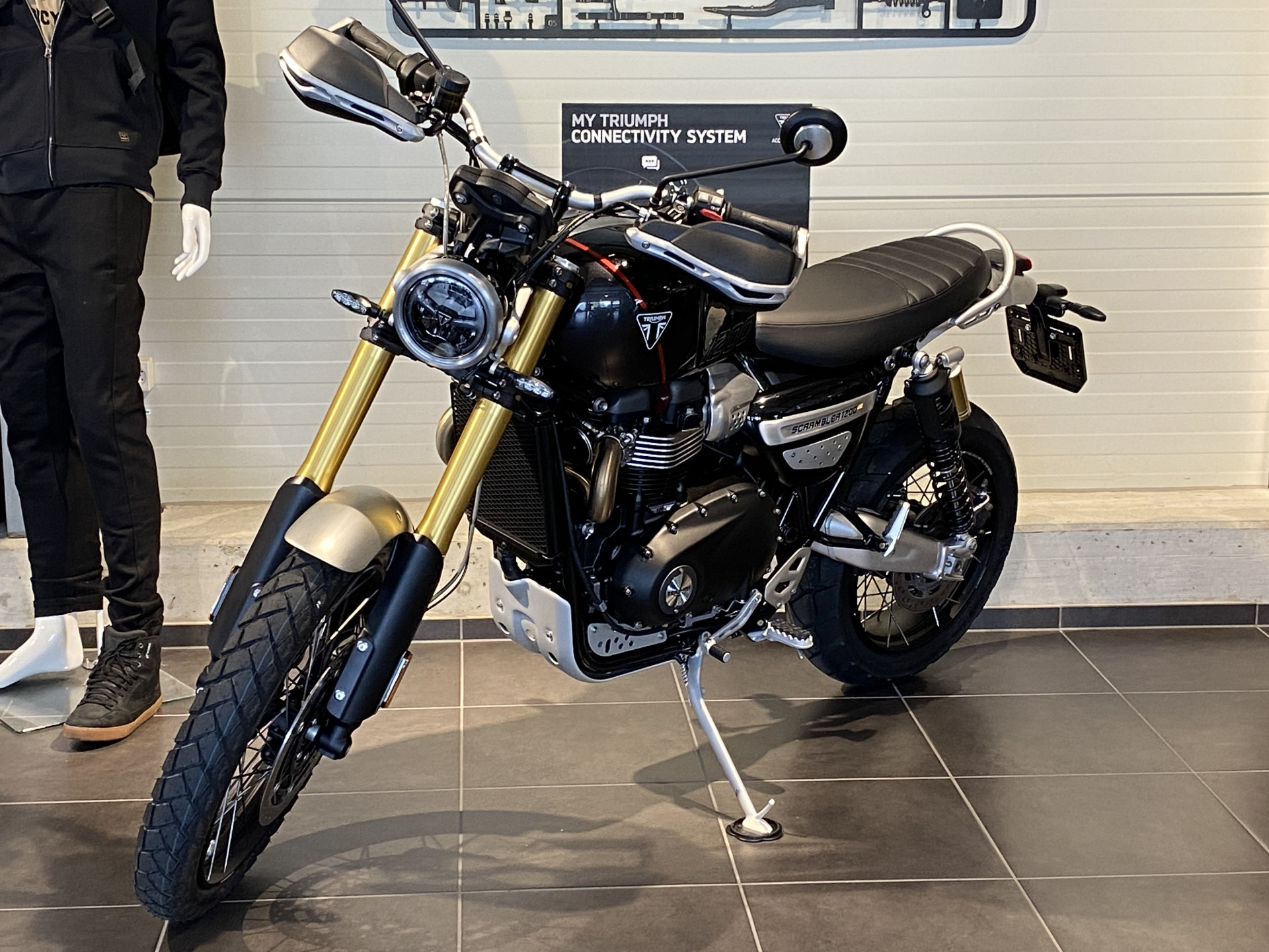 TRIUMPH Scrambler 1200 XE (4.49 % Power Leasing - Gültig bis 31.06.2026)-showroom-element-1