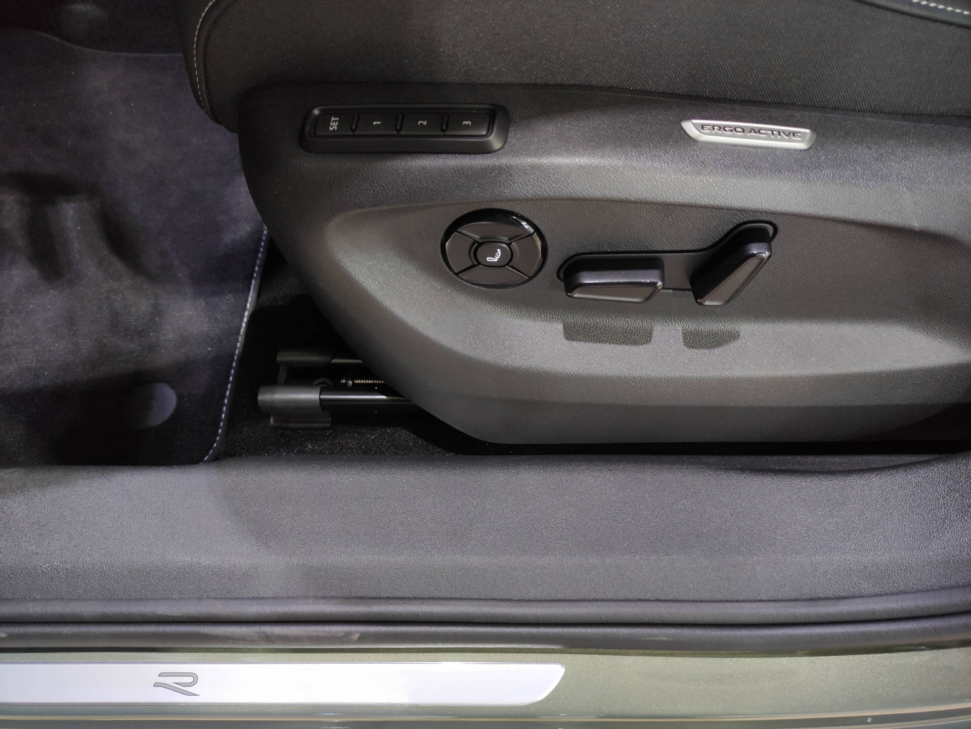 VW Tiguan 2.0 TSI R-Line Black-Style DSG 4motion-image-3