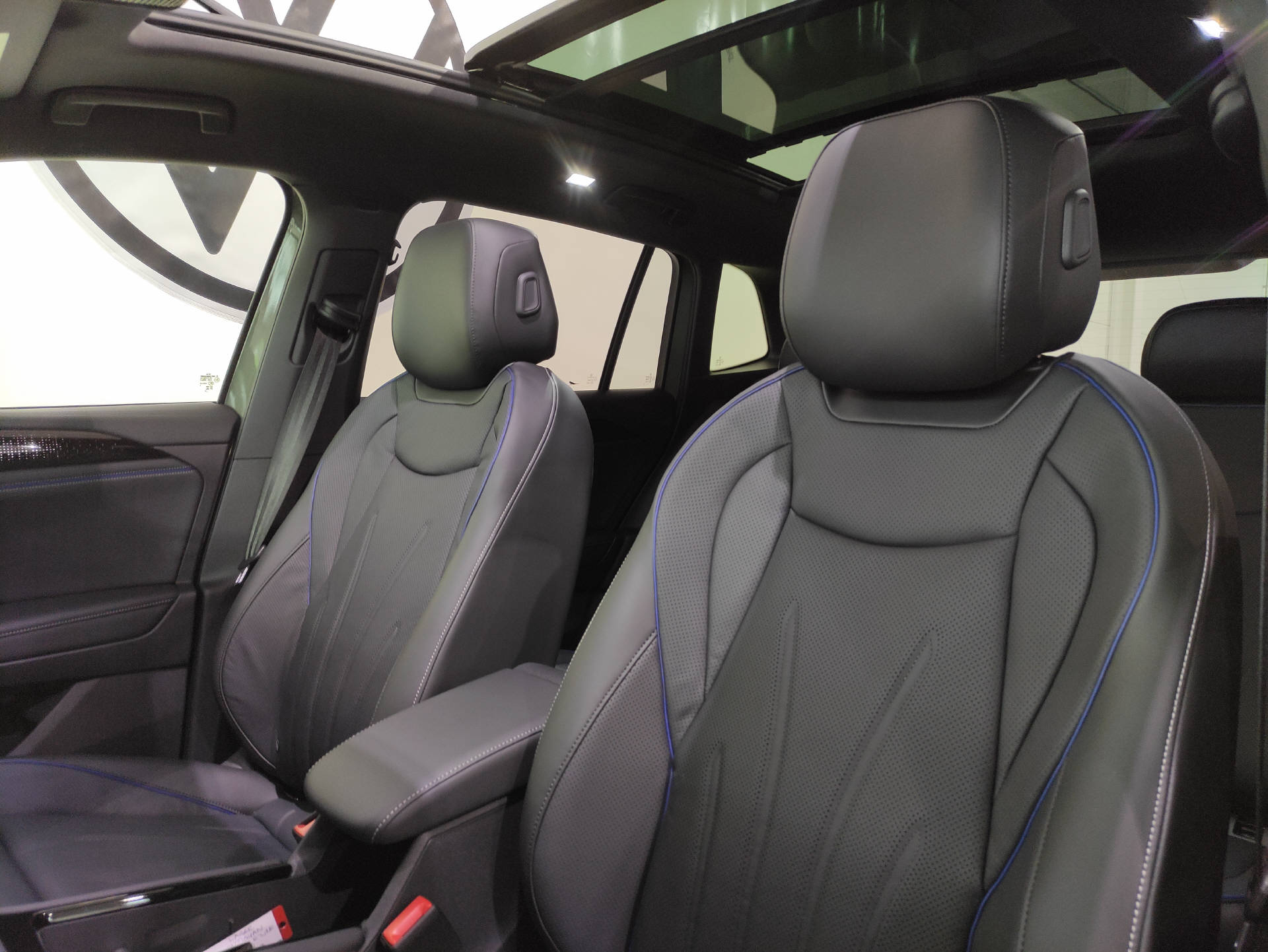 VW Tiguan 2.0 TSI R-Line Black-Style DSG 4motion-image-4
