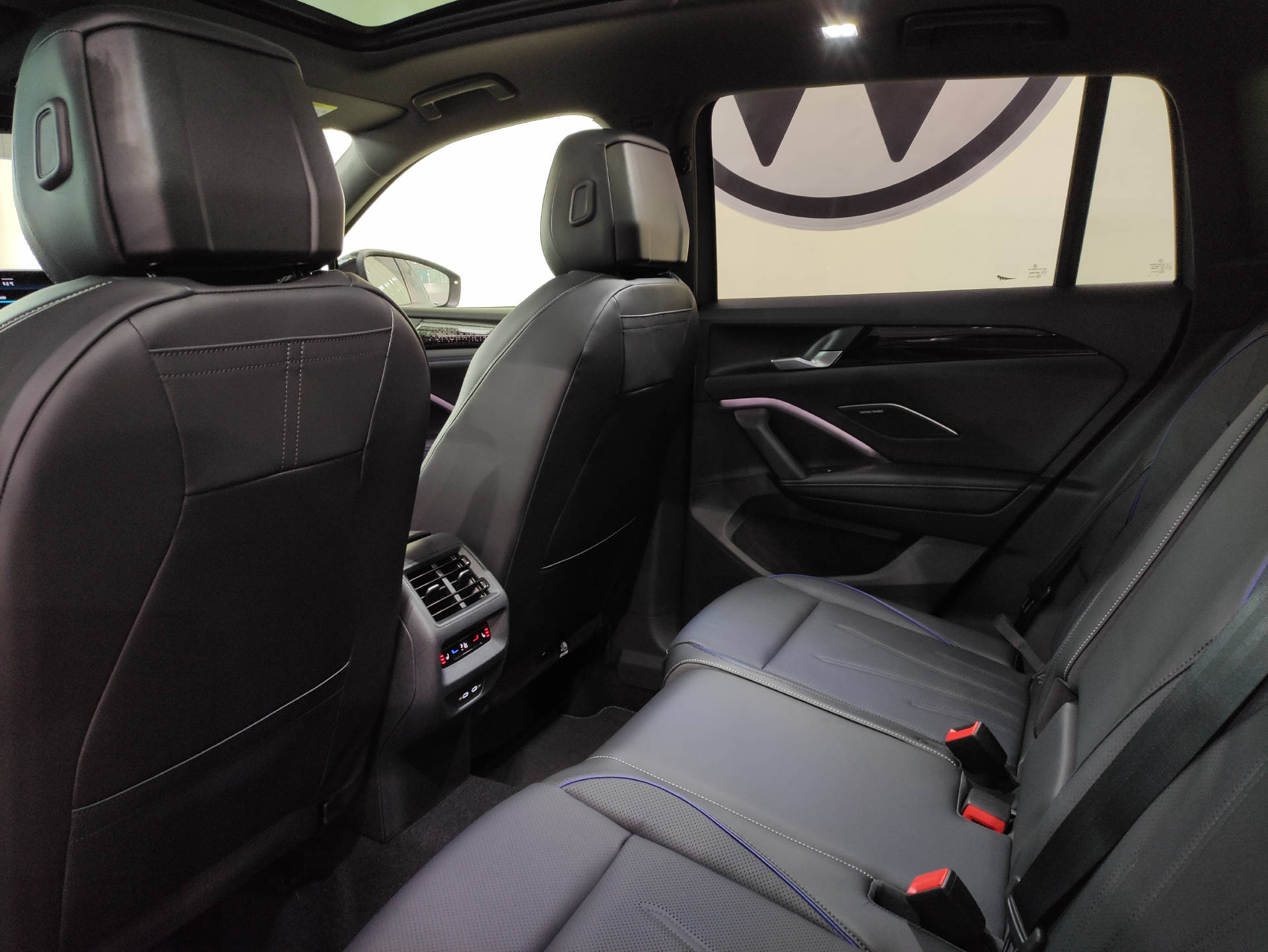 VW Tiguan 2.0 TSI R-Line Black-Style DSG 4motion-image-11