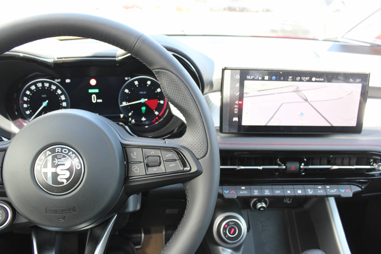 ALFA ROMEO Tonale 1.3 Plug-in Hybrid Tributo Italiano Q4-image-10