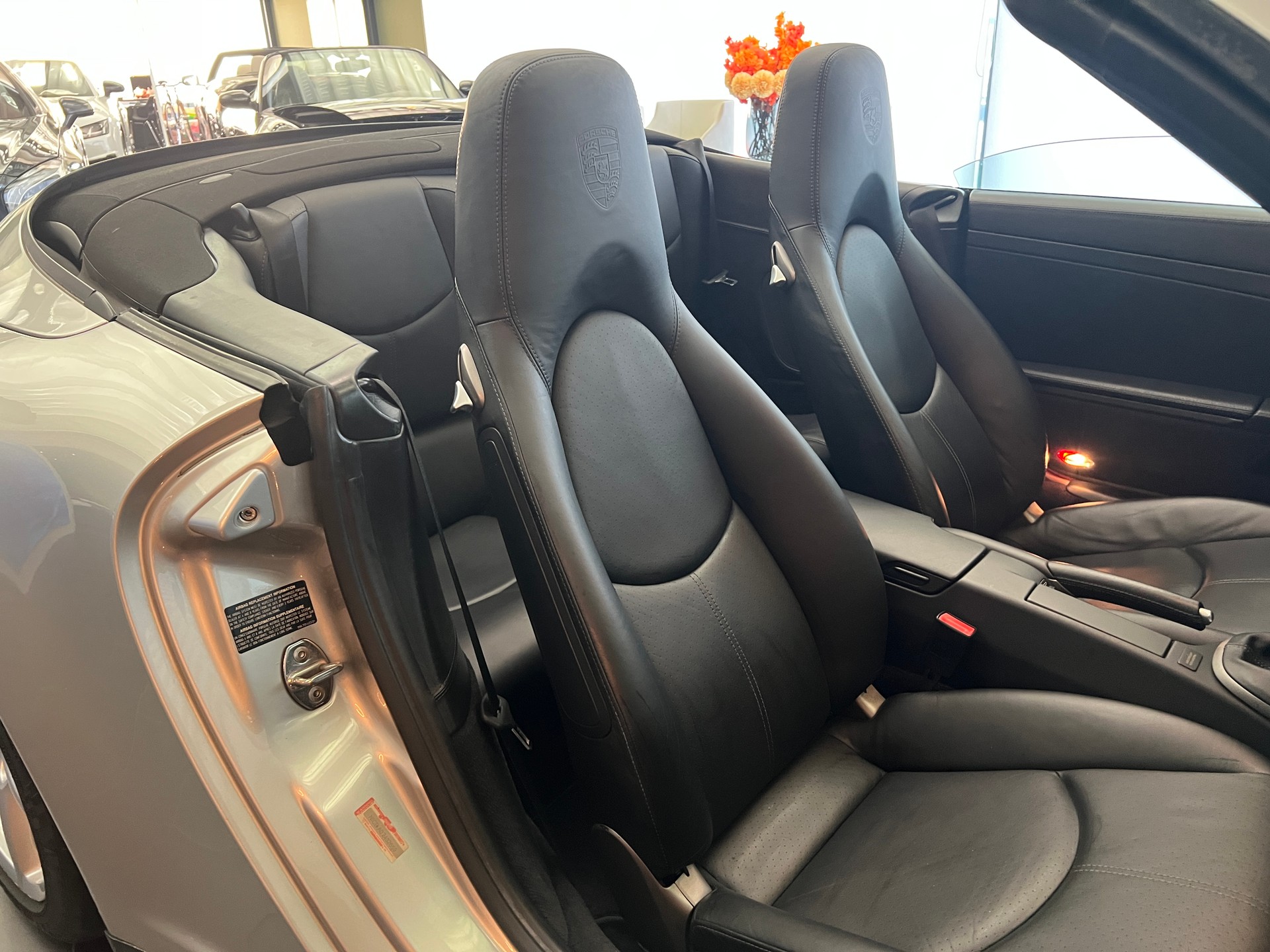 PORSCHE 911 Cabrio Carrera 4-image-21