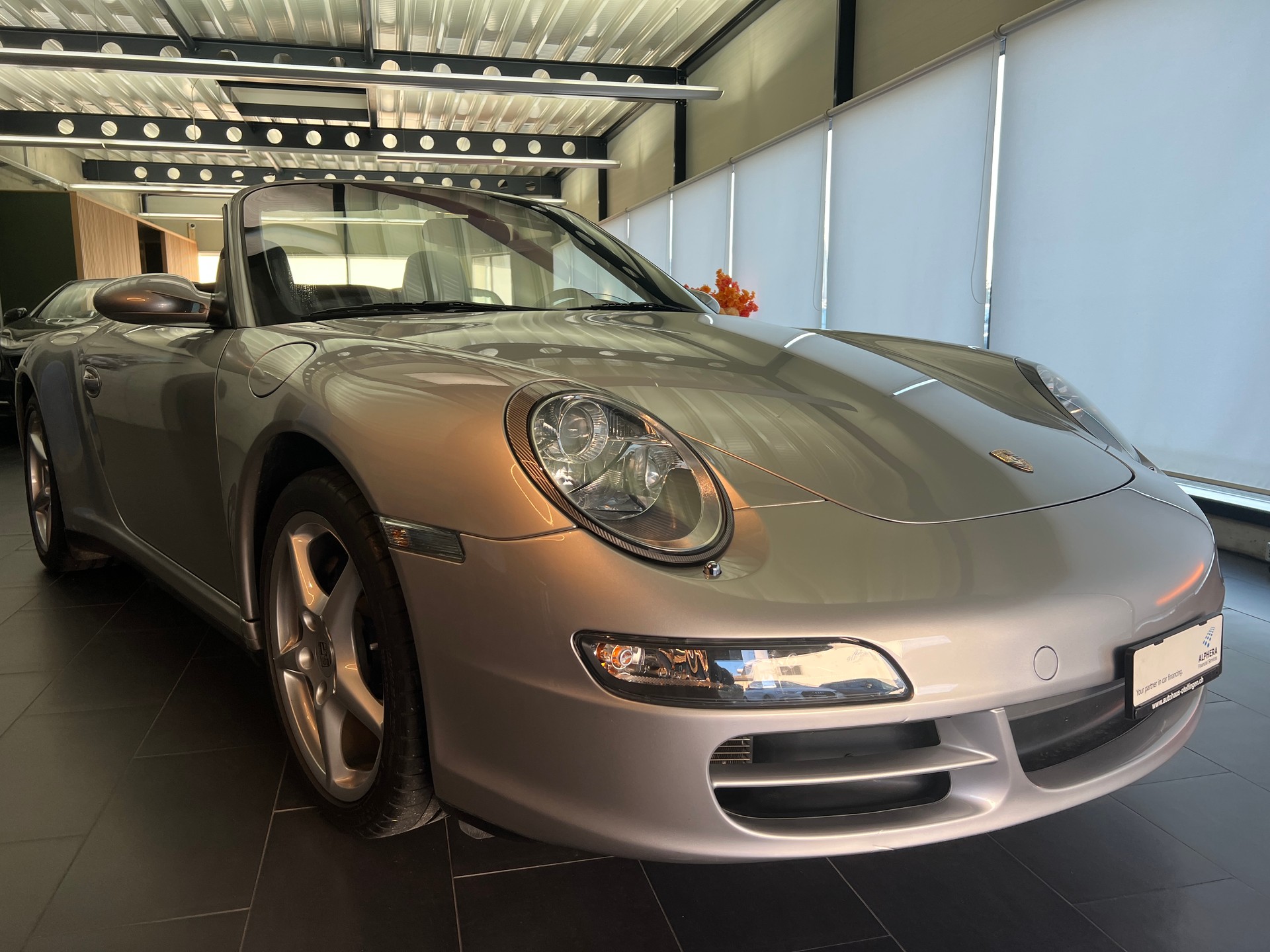 PORSCHE 911 Cabrio Carrera 4-image-2
