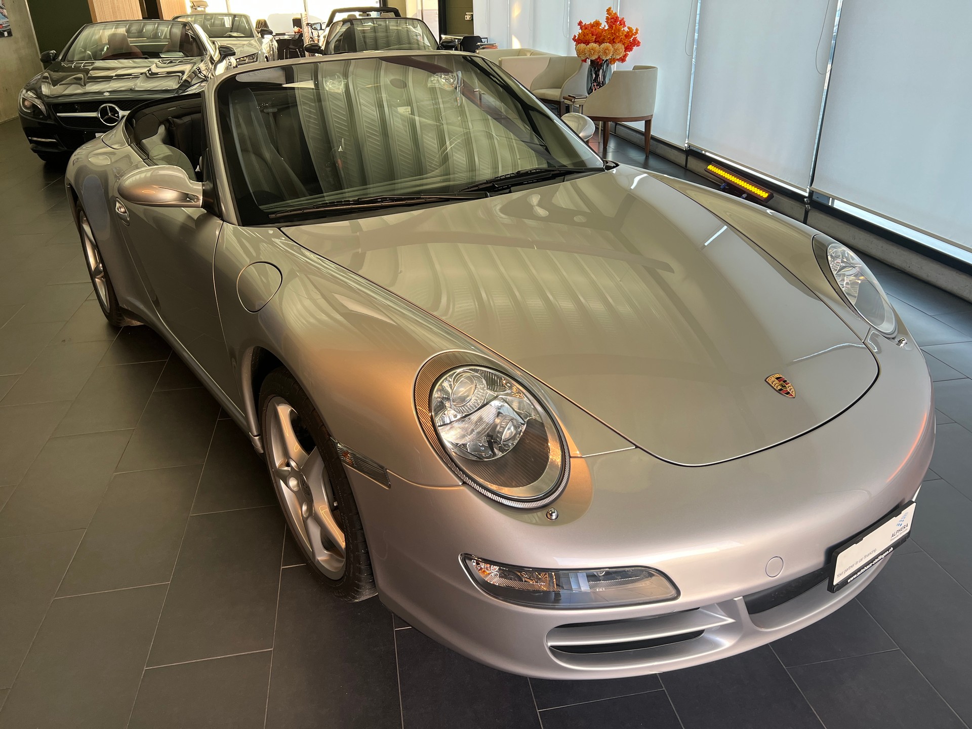 PORSCHE 911 Cabrio Carrera 4-image-1