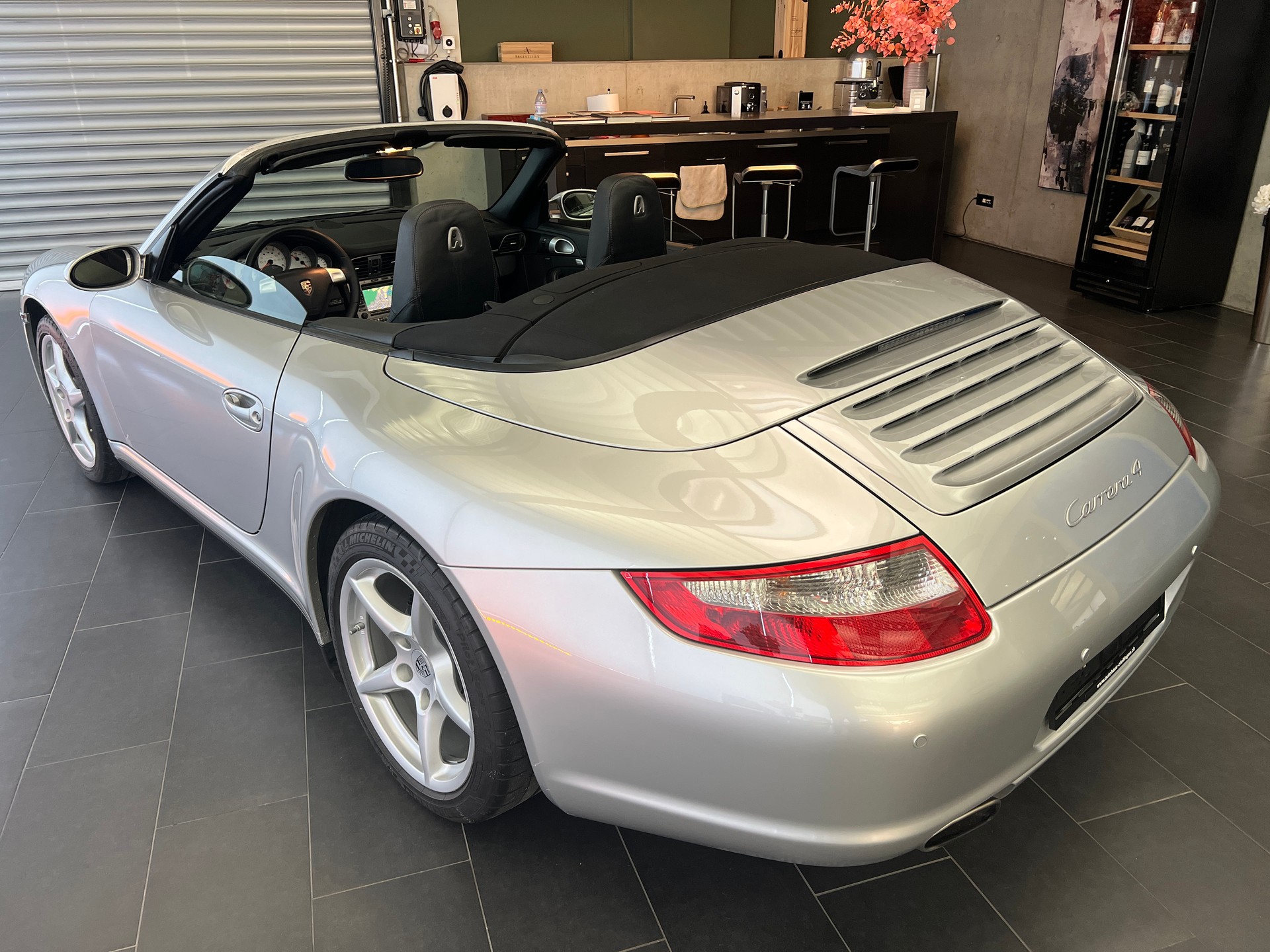 PORSCHE 911 Cabrio Carrera 4-image-16