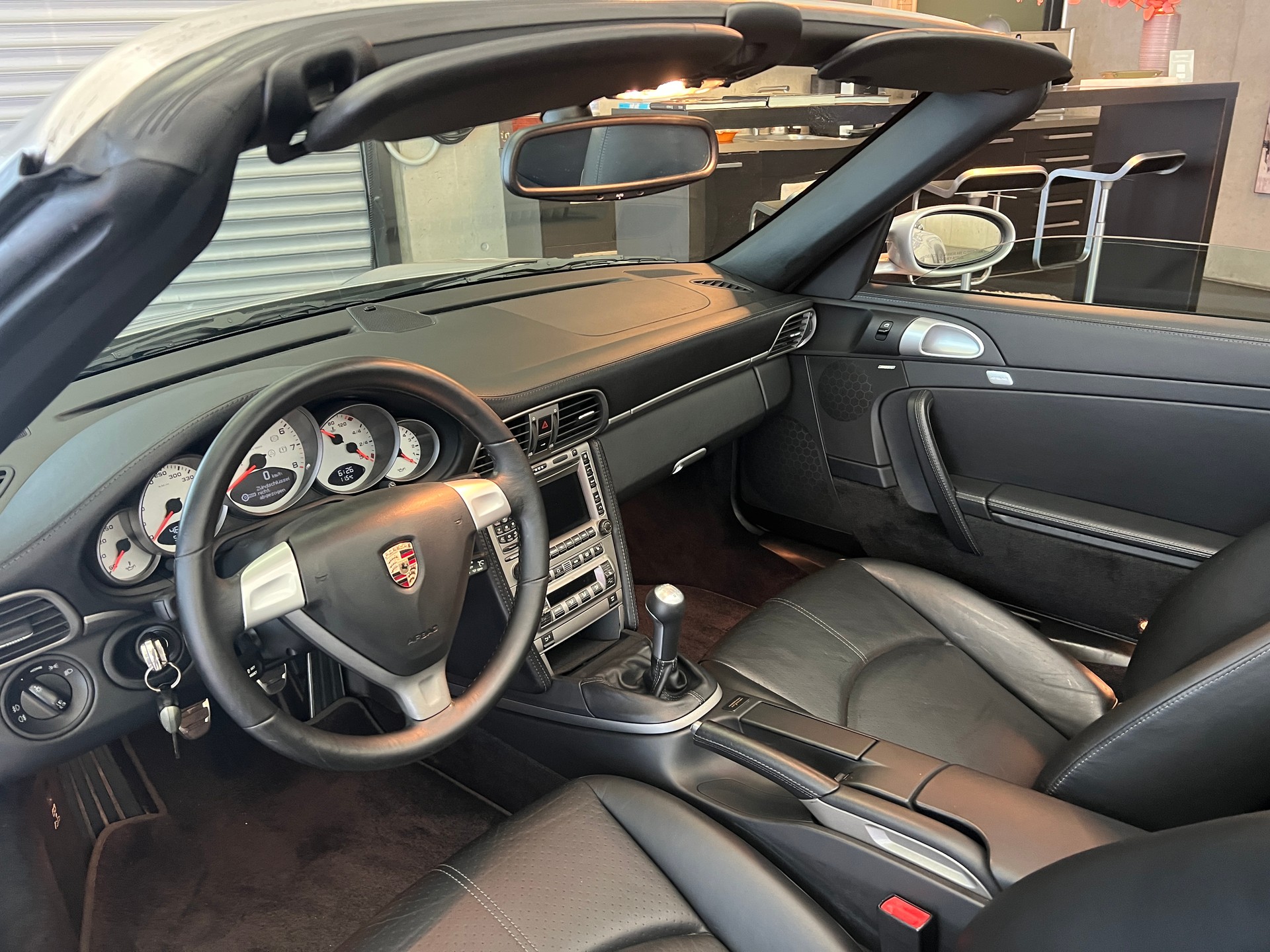 PORSCHE 911 Cabrio Carrera 4-image-9