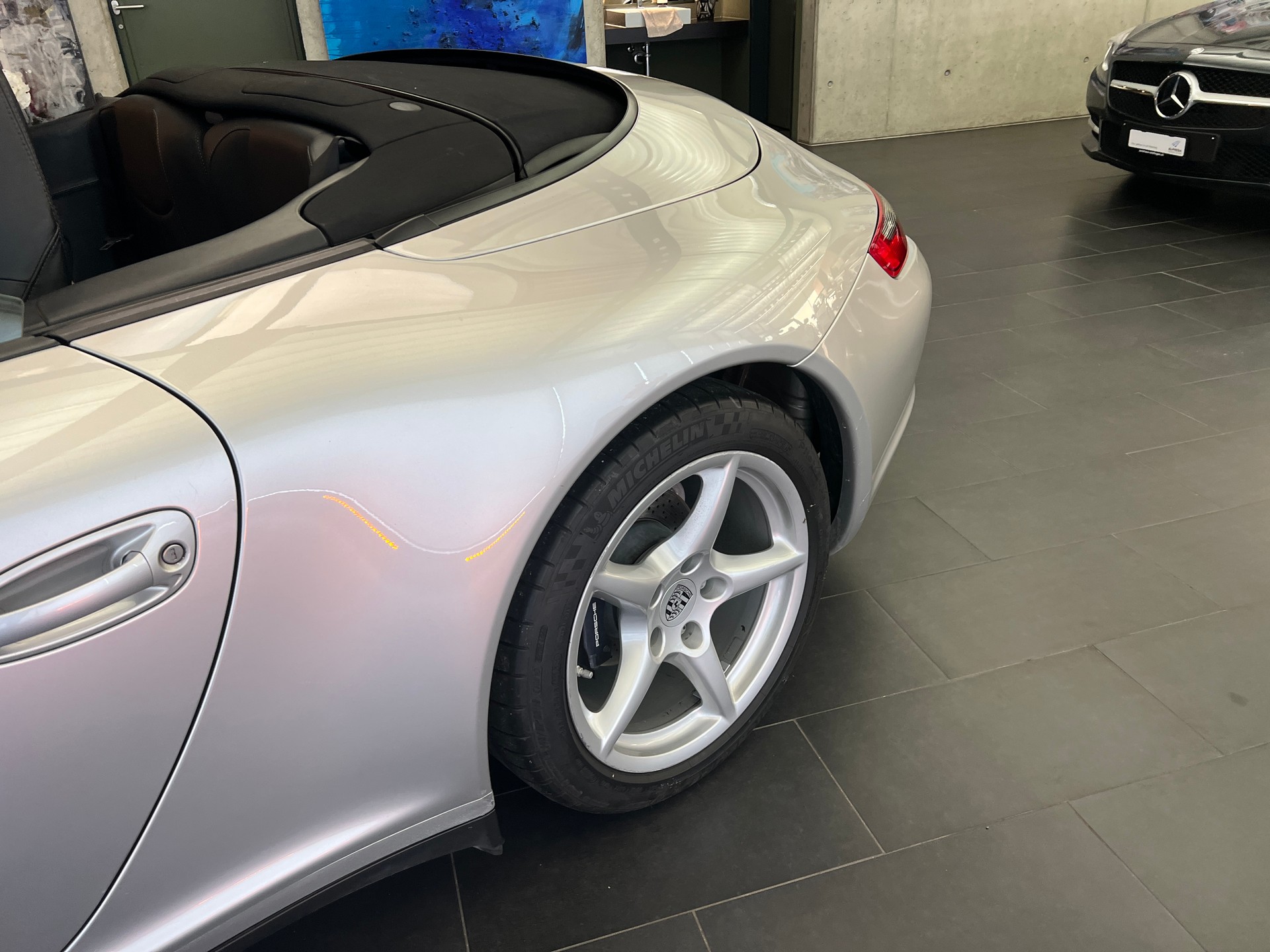 PORSCHE 911 Cabrio Carrera 4-image-8