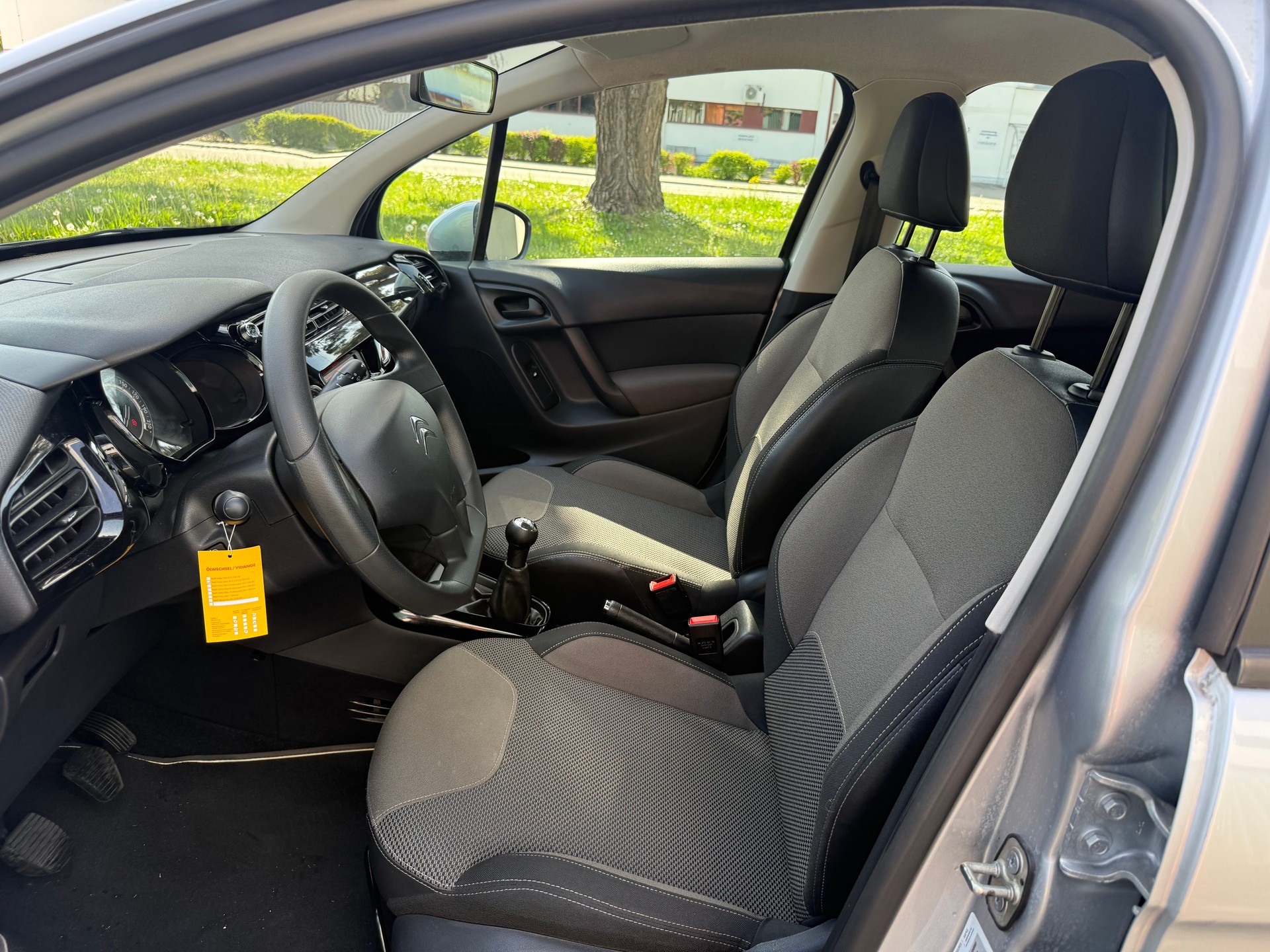 CITROEN C3 1.2i Exclusive-image-6