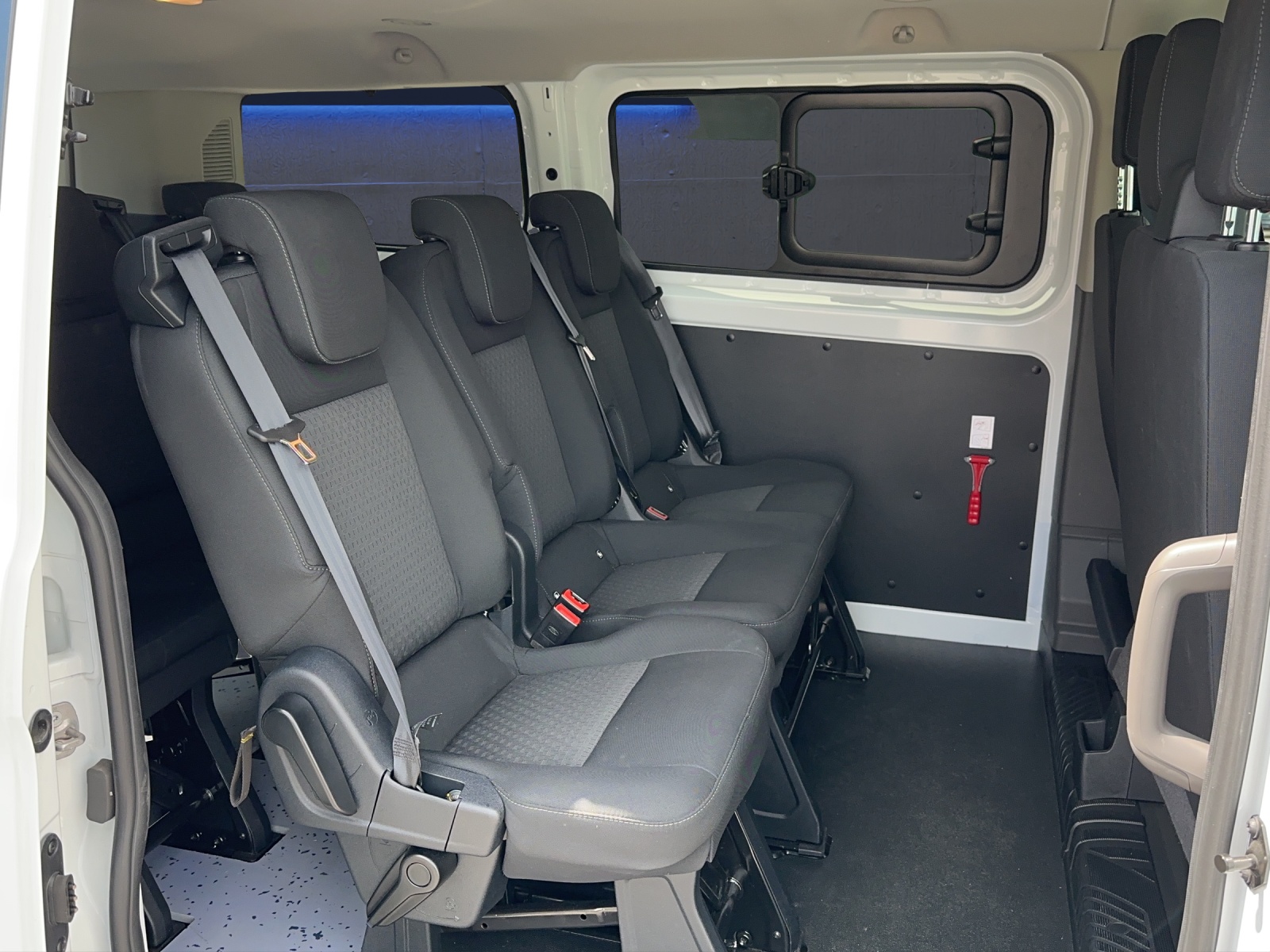 FORD Transit Custom Kombi 320 L1 2.0 EcoBlue 130 PS Trend 9-Plätzer-image-12