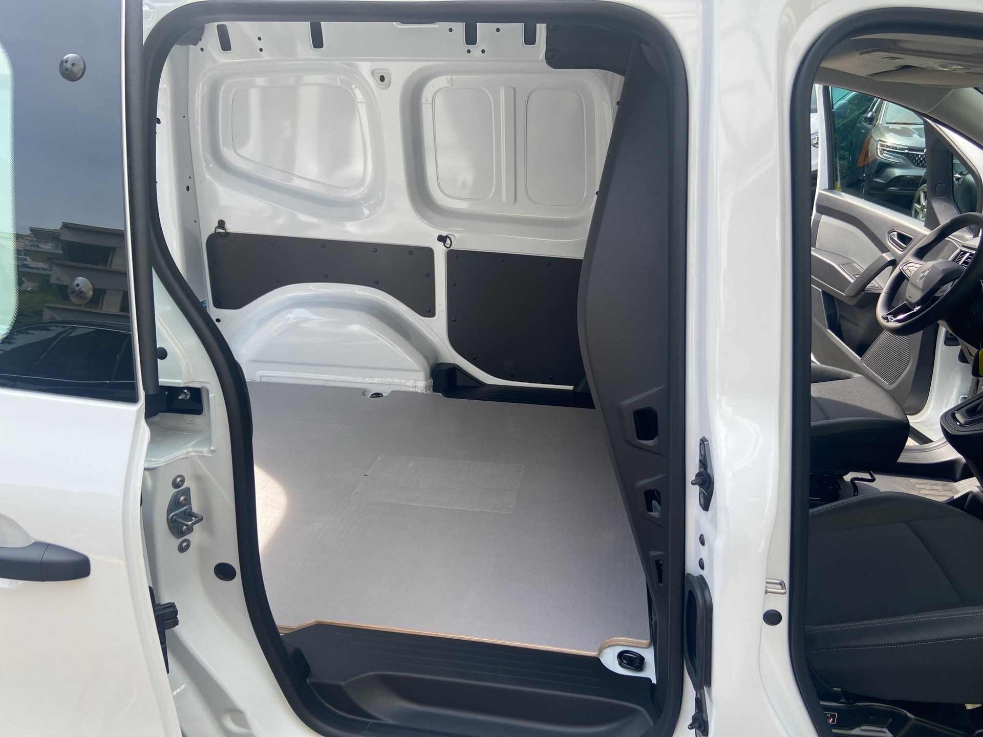 RENAULT Kangoo Van EV45 Standard 22kW Extra-image-11