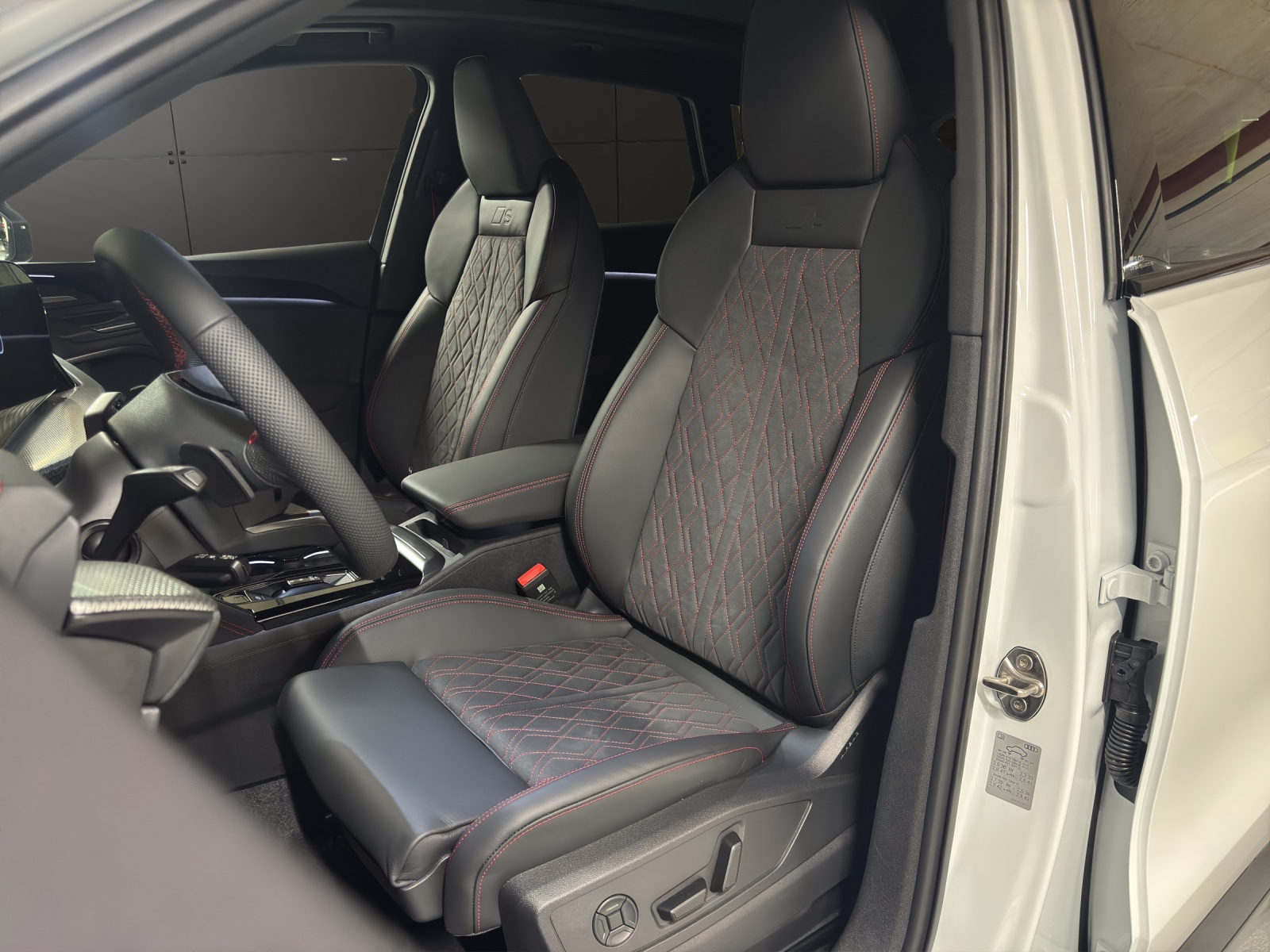 AUDI SQ5 TFSI quattro S-tronic-image-18