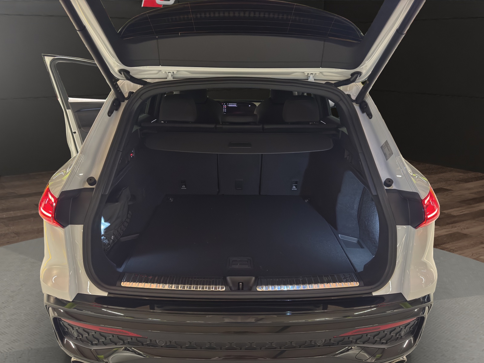 AUDI SQ5 TFSI quattro S-tronic-image-14