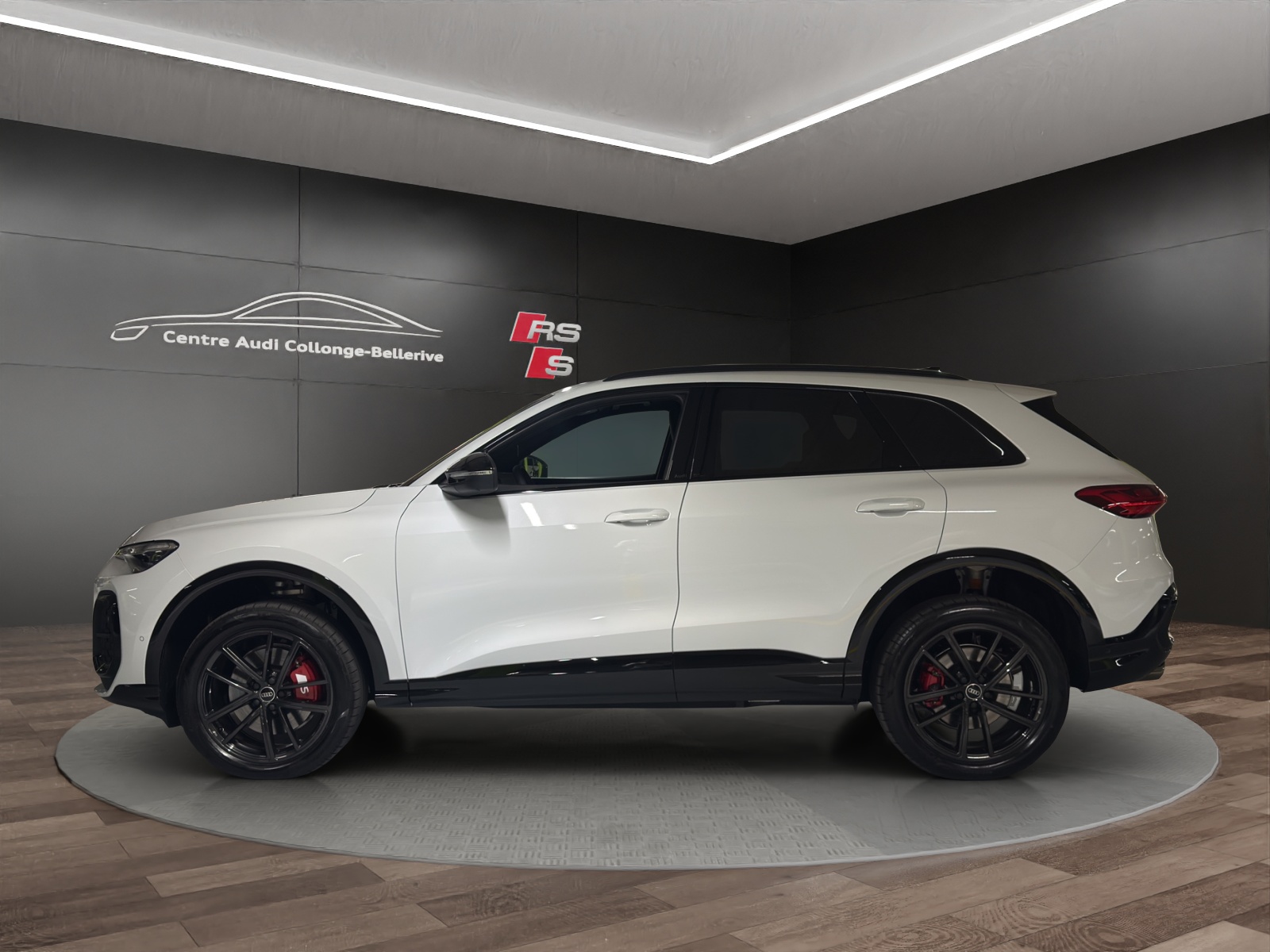 AUDI SQ5 TFSI quattro S-tronic-image-2