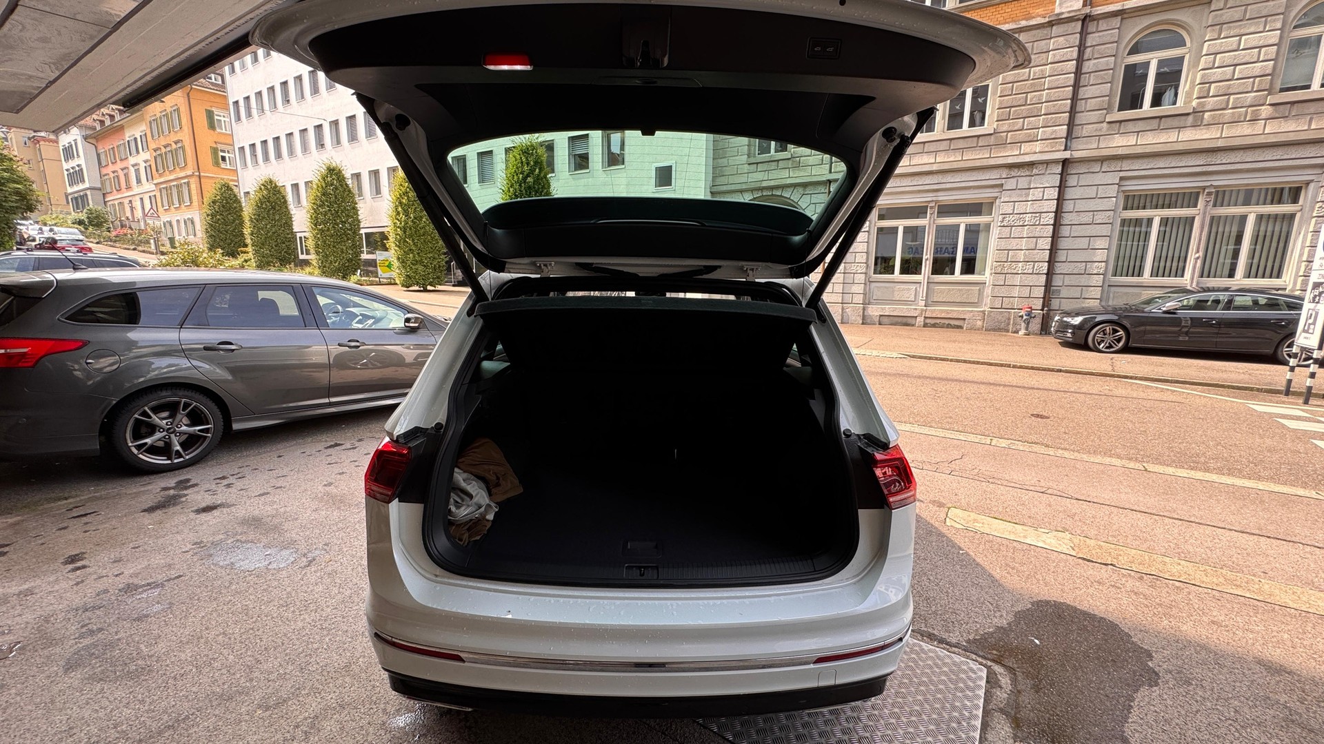 VW Tiguan 2.0 TDI SCR Highline 4Motion DSG-image-3