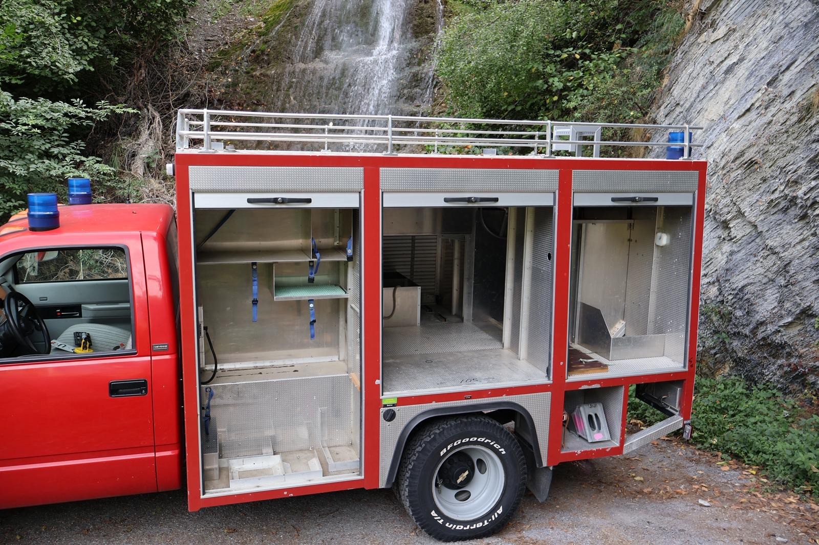 CHEVROLET C/K Pickup-showroom-element-3
