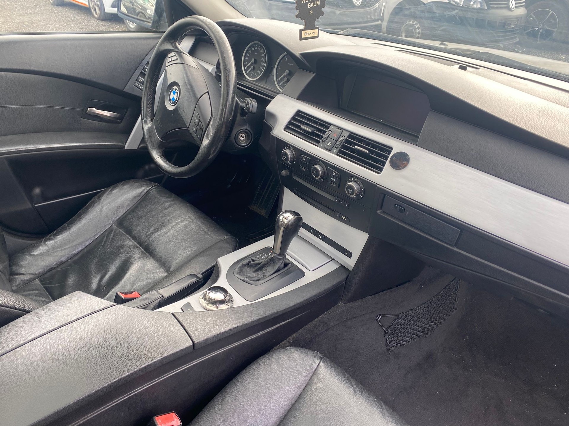 BMW 525d Touring-image-10