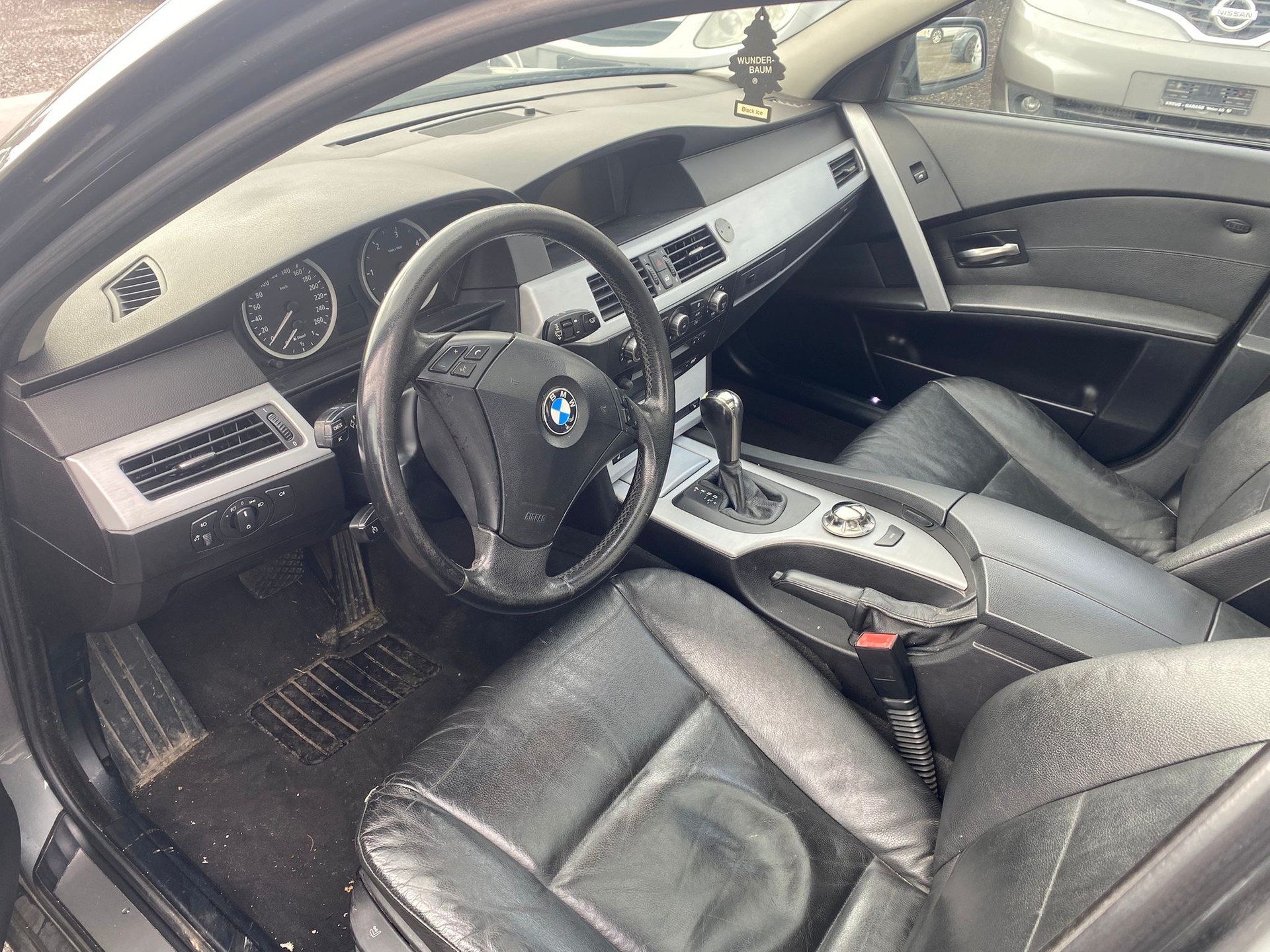 BMW 525d Touring-image-9