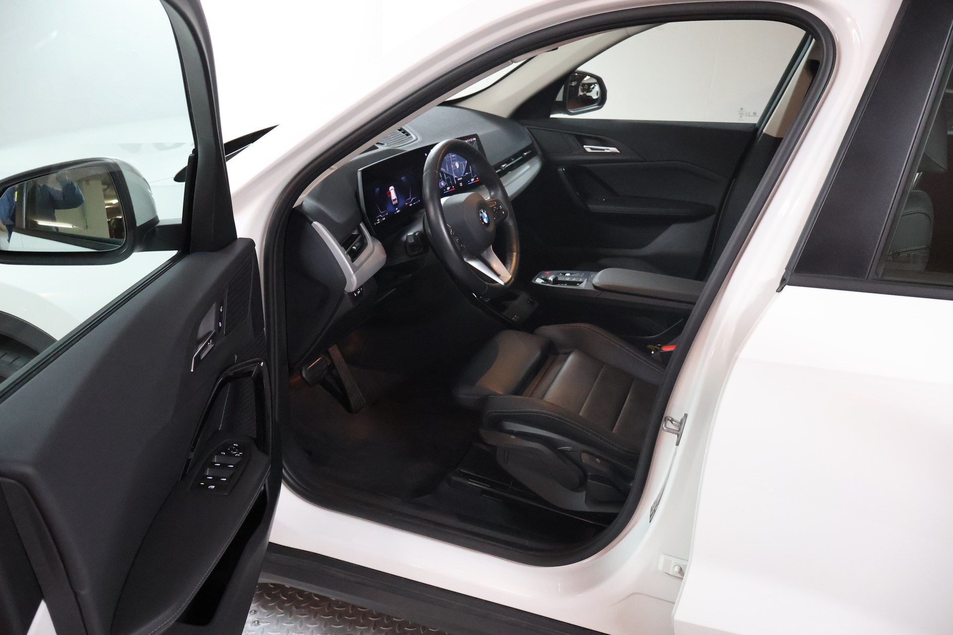 BMW X1 xDrive 23i 48V-image-6