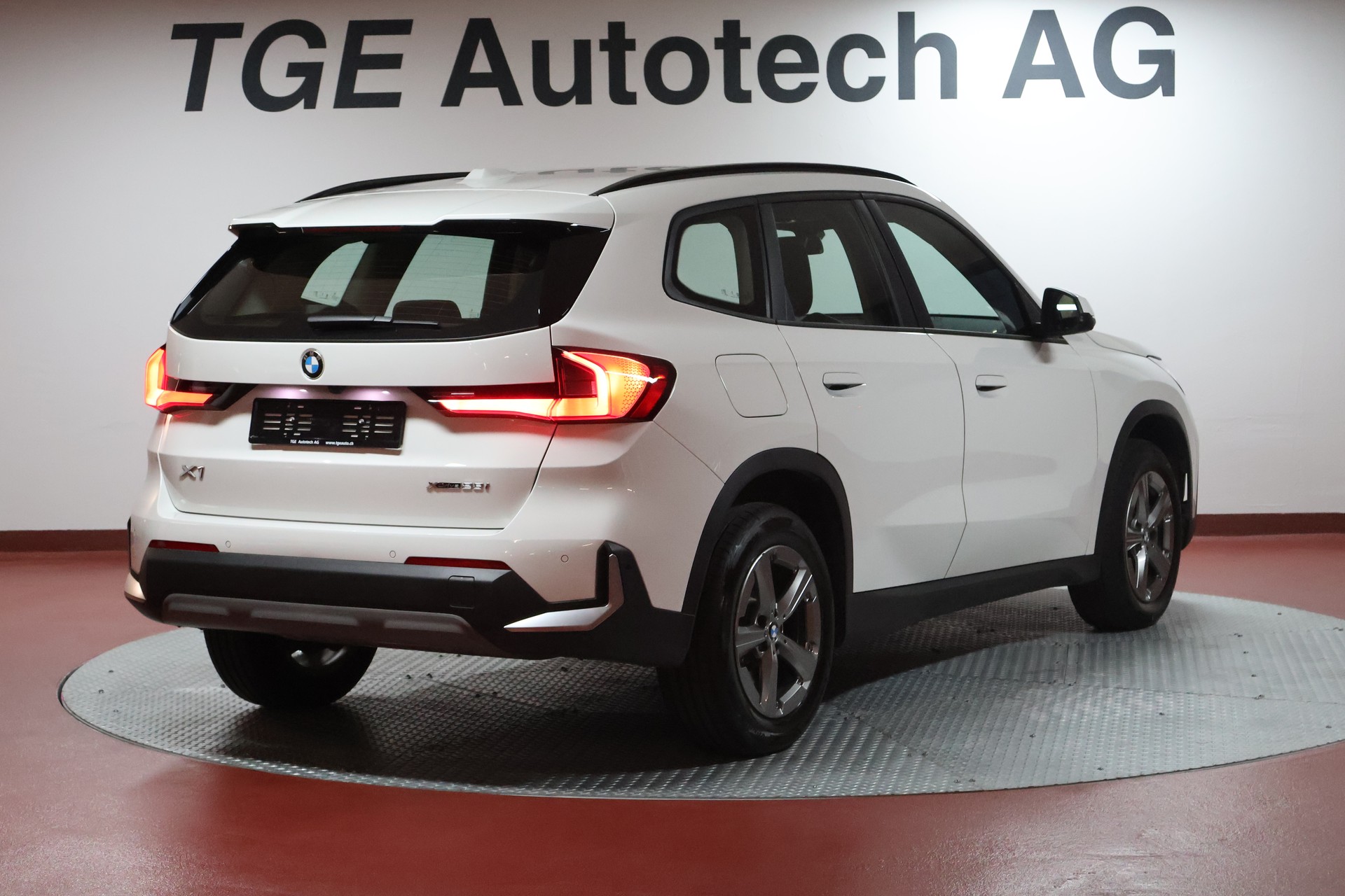 BMW X1 xDrive 23i 48V-image-19