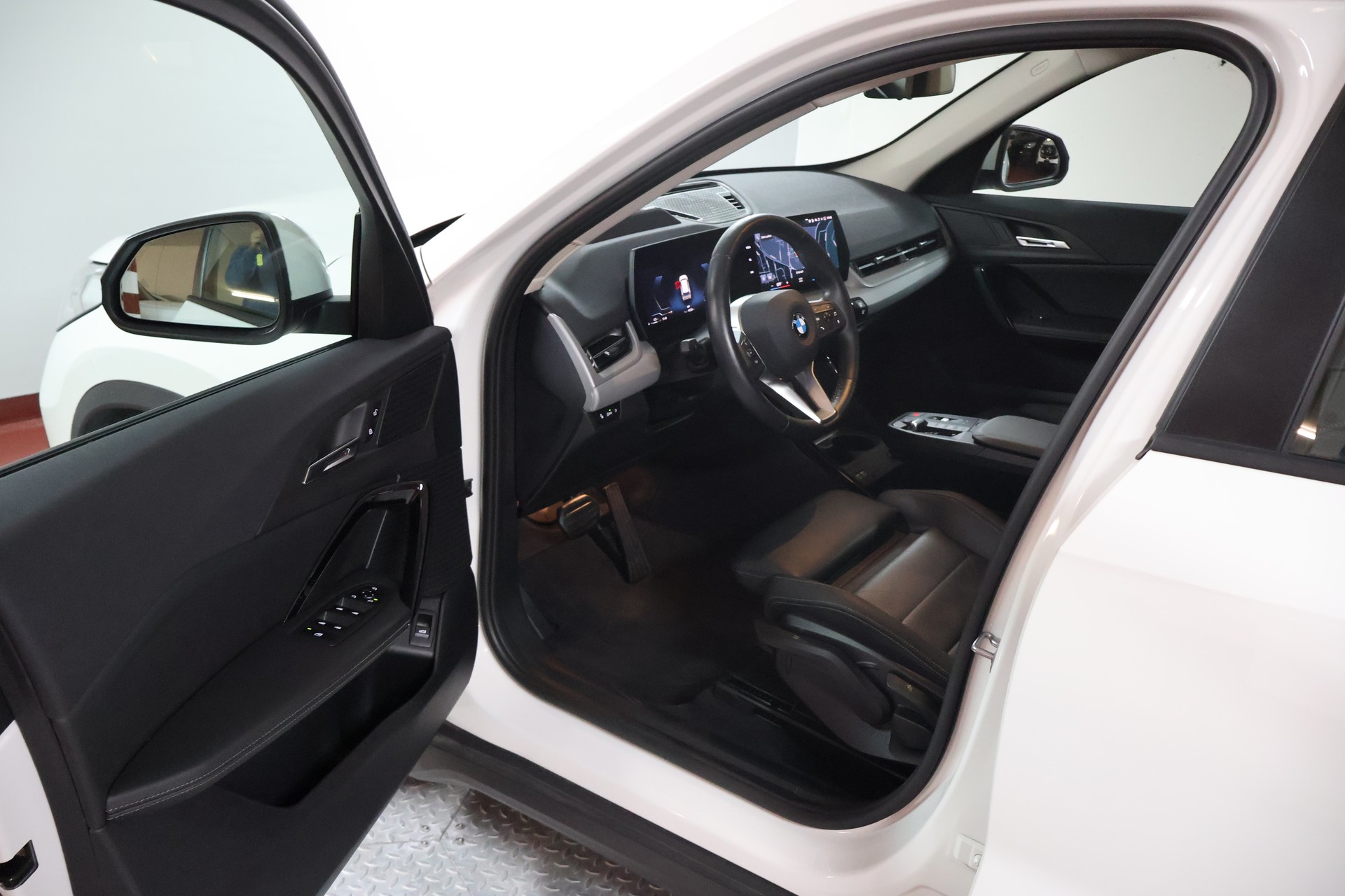 BMW X1 xDrive 23i 48V-image-5