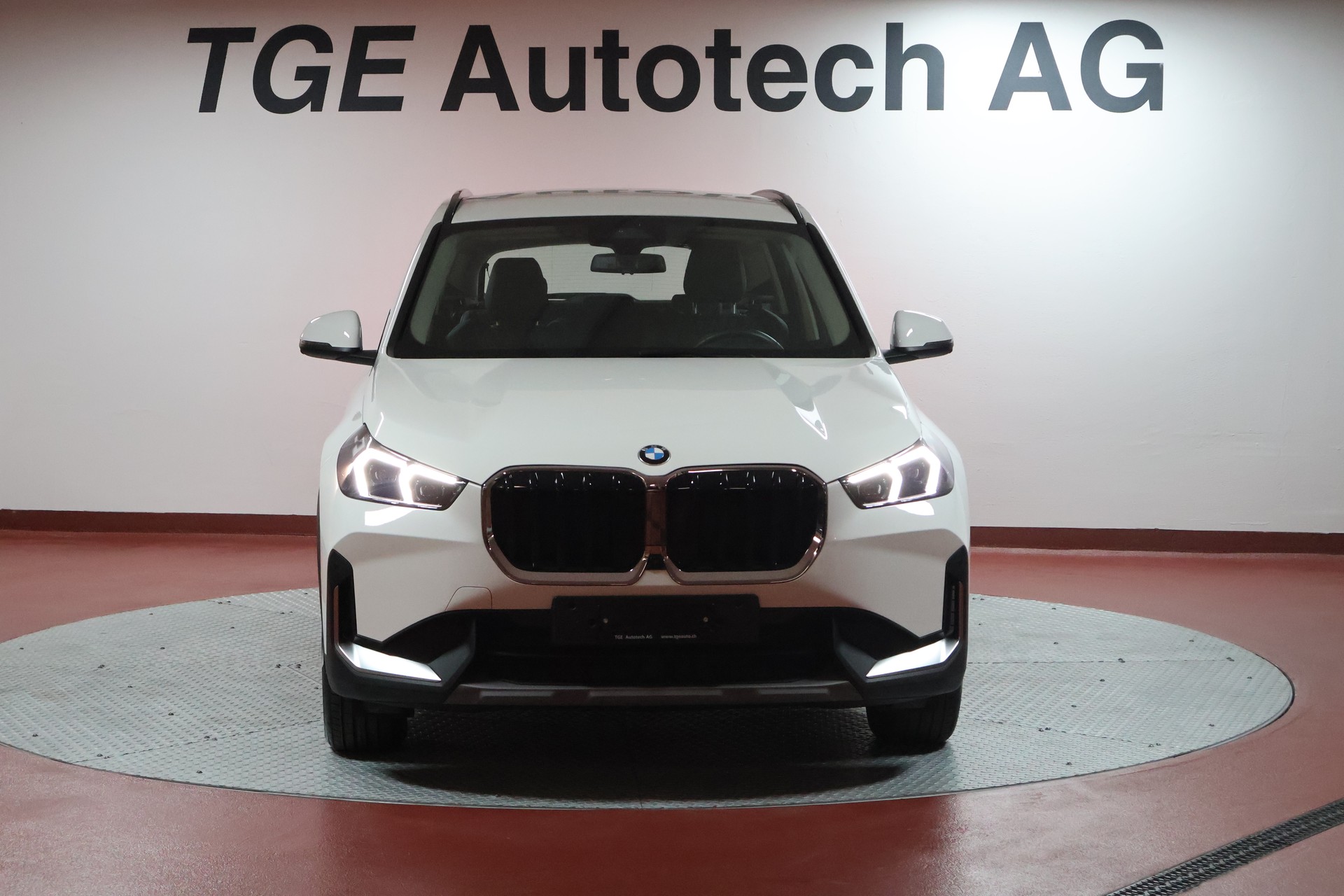 BMW X1 xDrive 23i 48V-image-1