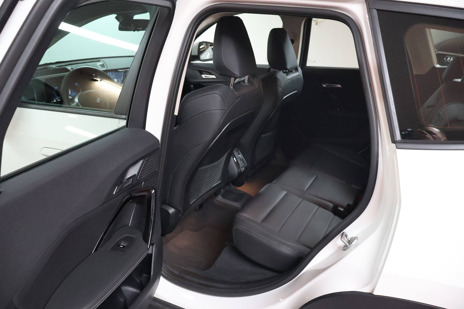 BMW X1 xDrive 23i 48V-image-16