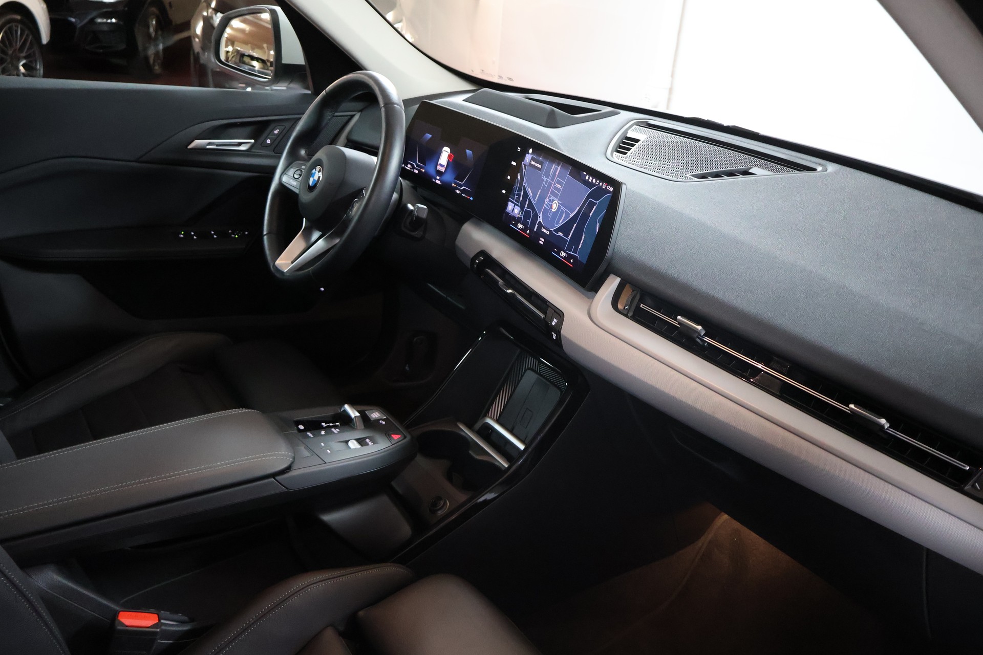BMW X1 xDrive 23i 48V-image-10