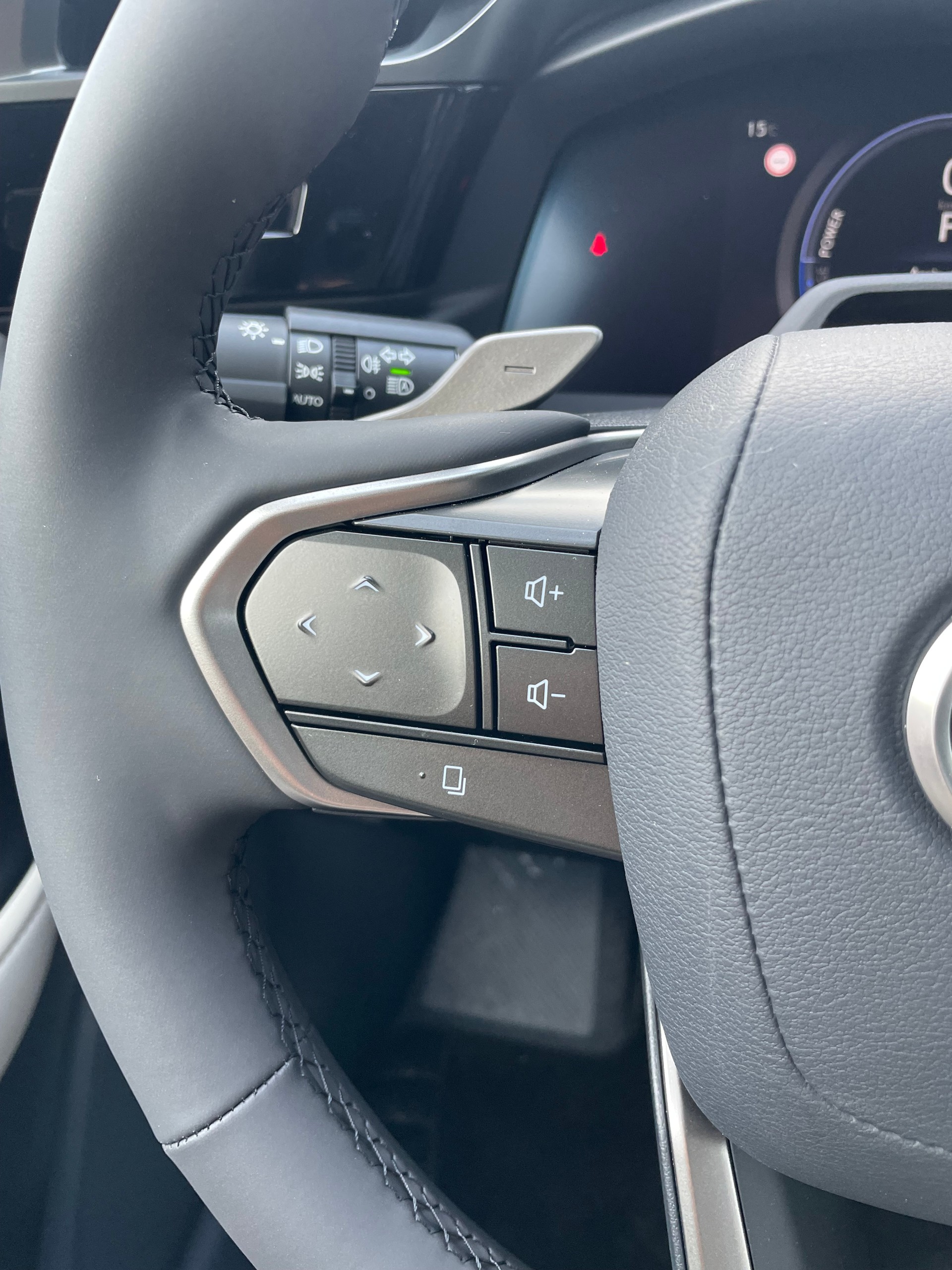 LEXUS RZ 300e 71,4 KW Comfort-image-19