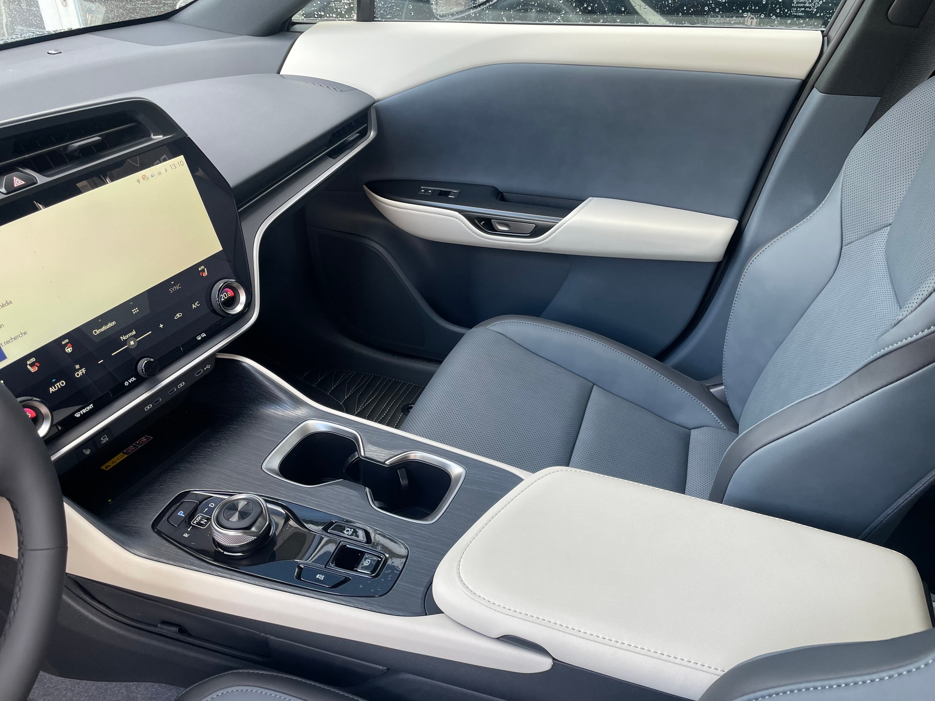LEXUS RZ 300e 71,4 KW Comfort-image-13