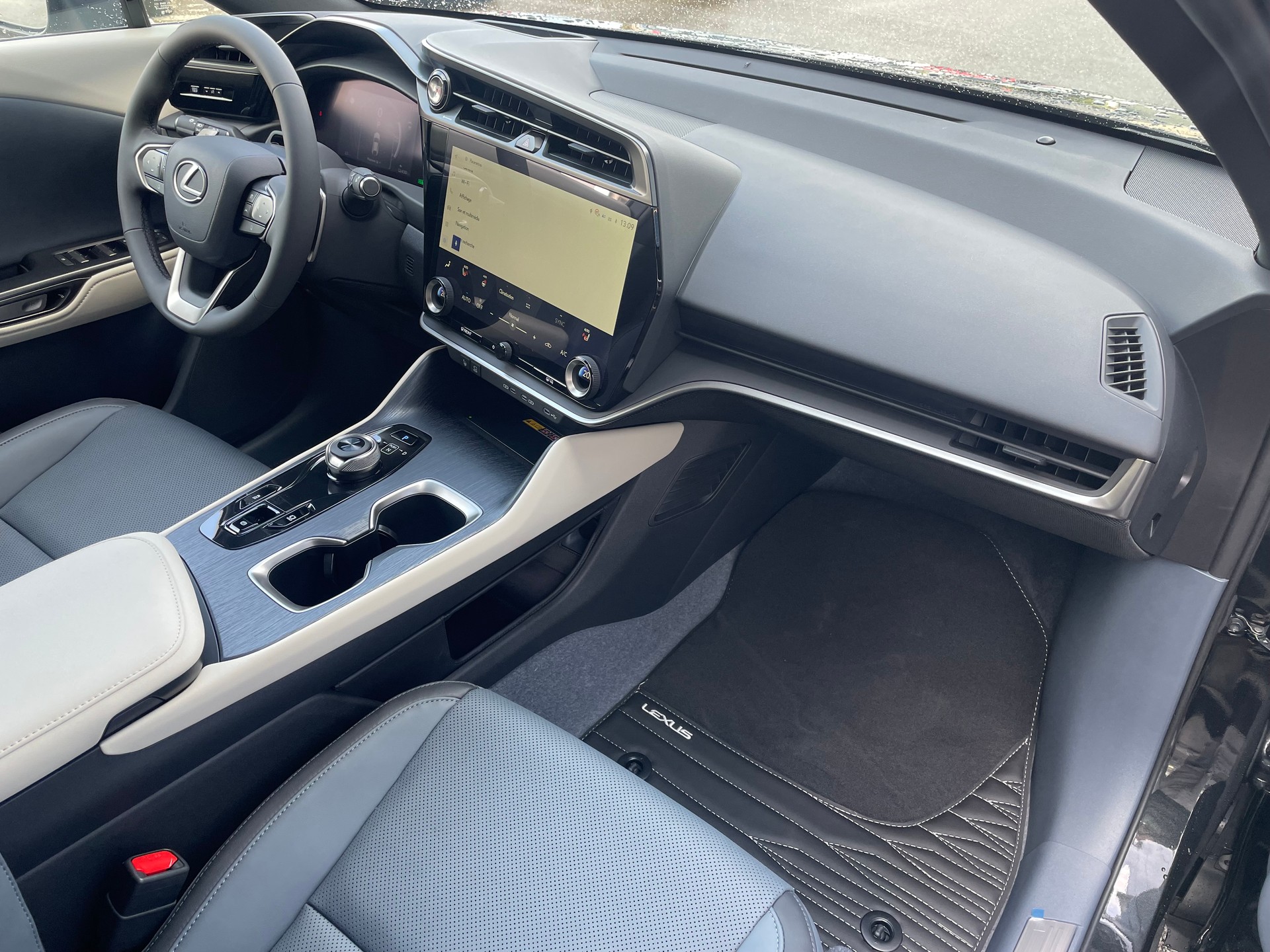 LEXUS RZ 300e 71,4 KW Comfort-image-10