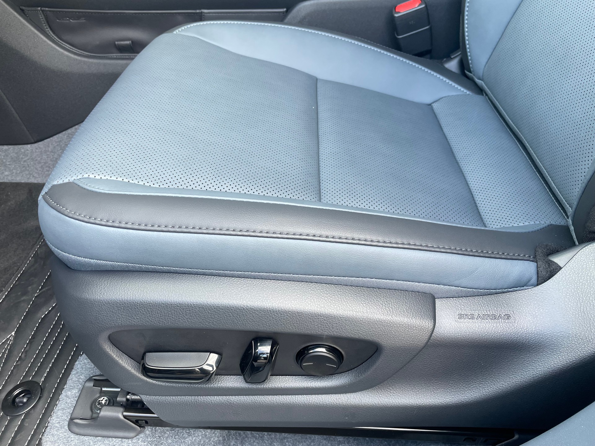 LEXUS RZ 300e 71,4 KW Comfort-image-12