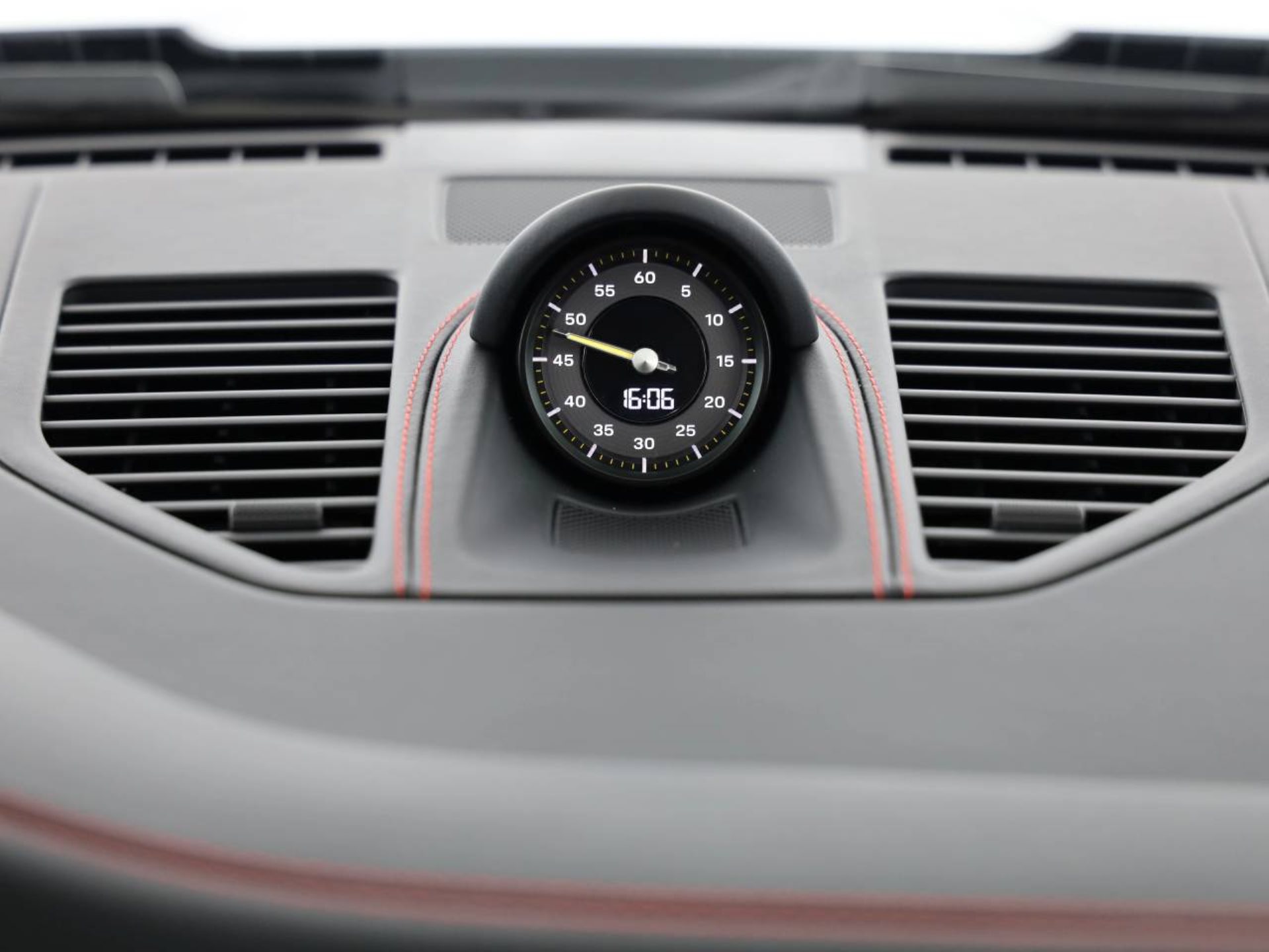 PORSCHE 911 GT3-image-14