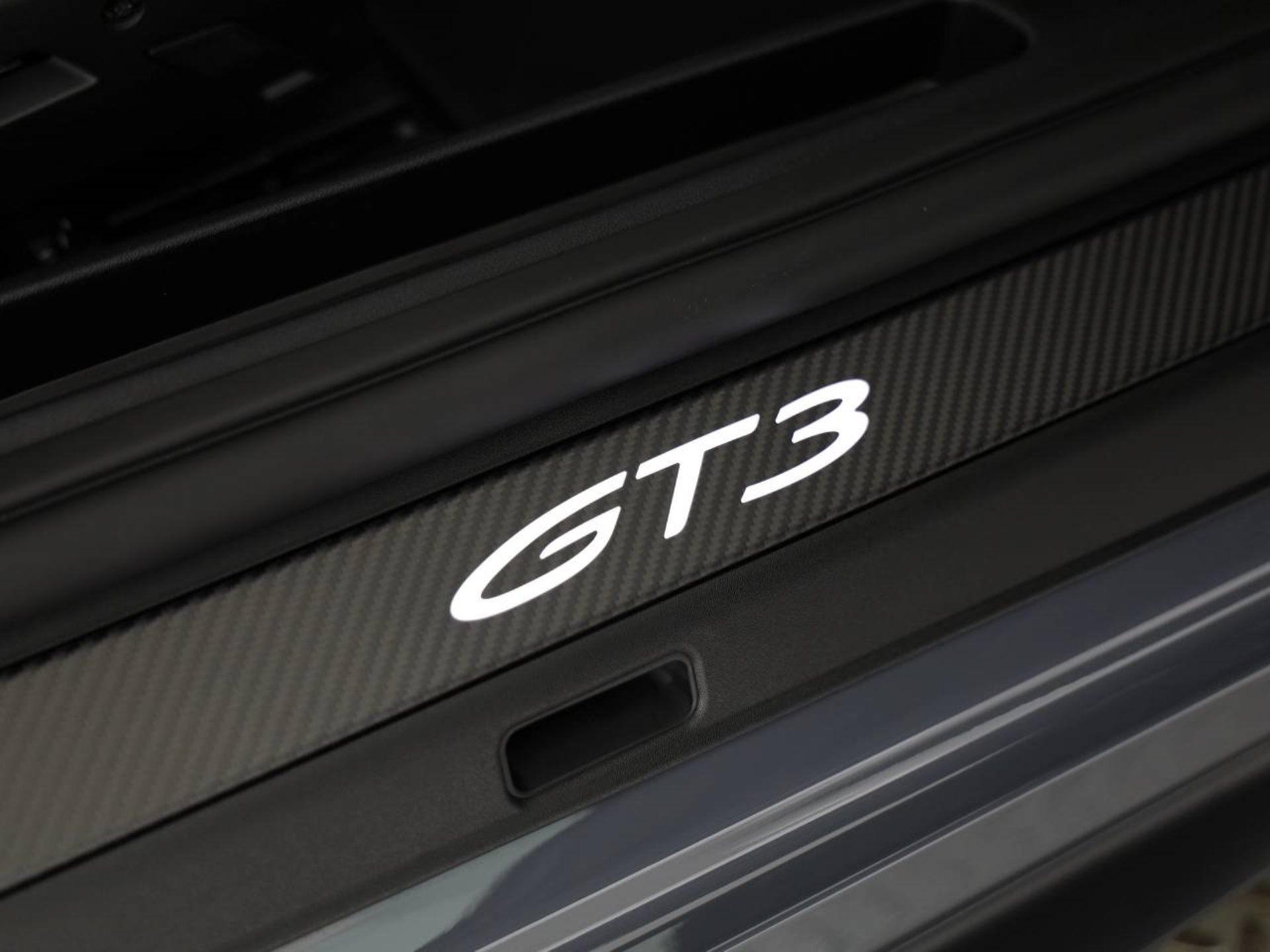 PORSCHE 911 GT3-image-18