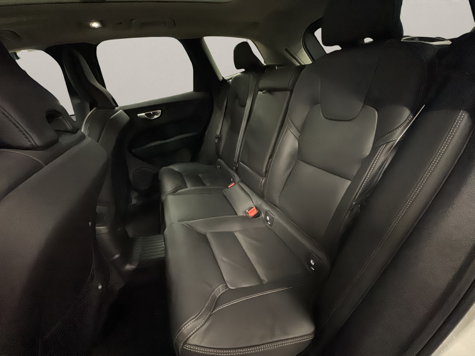 VOLVO XC60 2.0 T8 TE Ultra Dark eAWD-image-13
