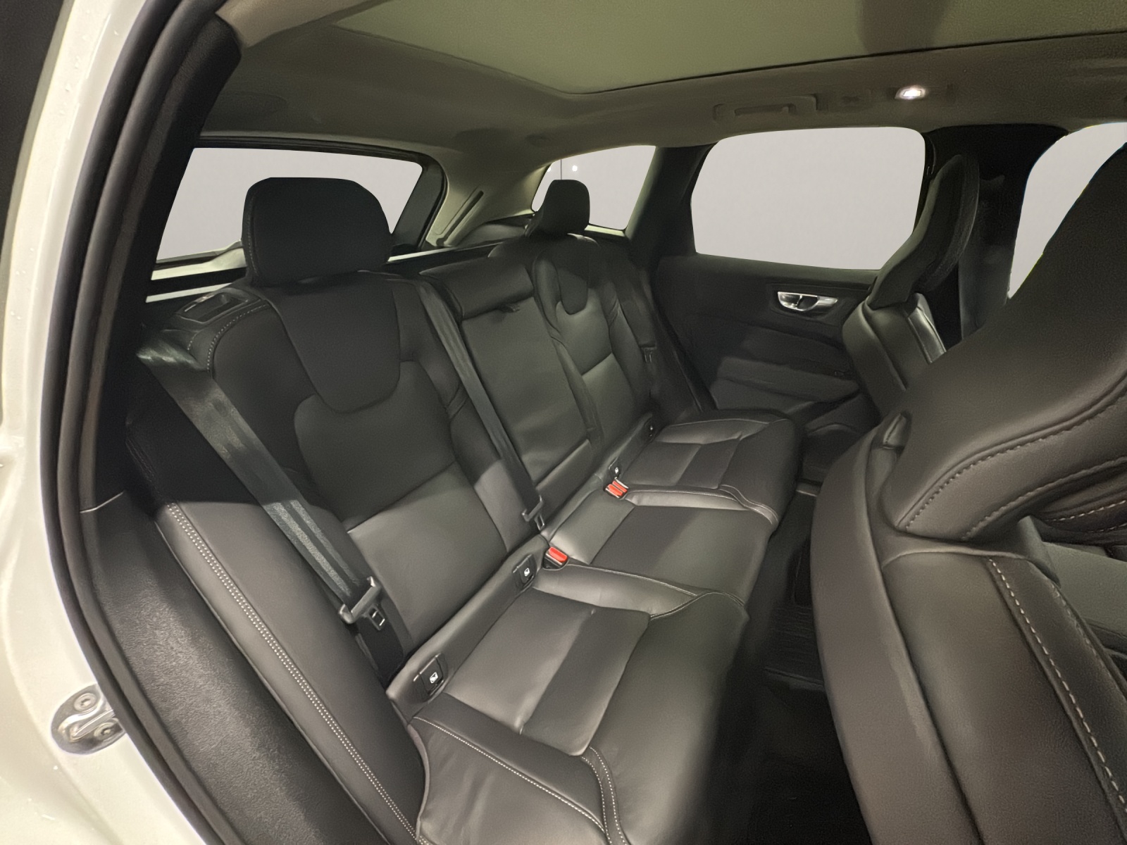VOLVO XC60 2.0 T8 TE Ultra Dark eAWD-image-9
