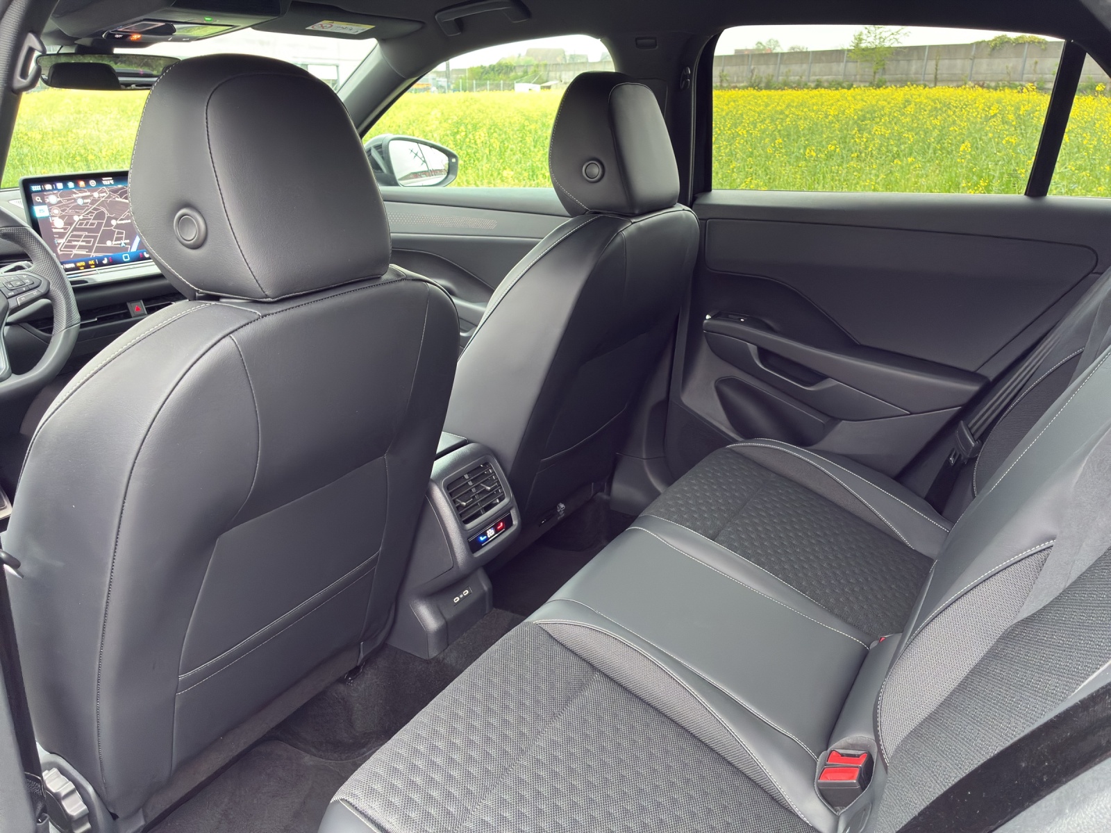 VW T-Roc 1.5 eTSI mHEV R-Line DSG-image-16