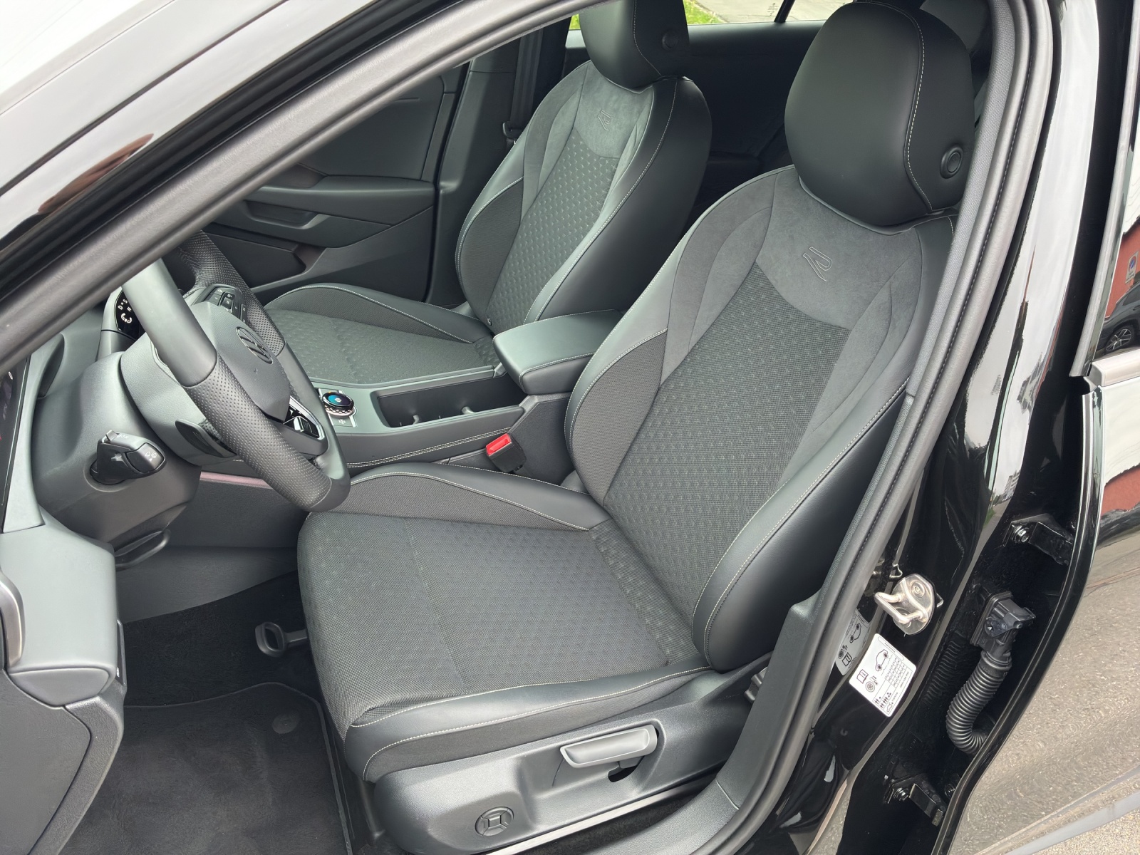 VW T-Roc 1.5 eTSI mHEV R-Line DSG-image-11
