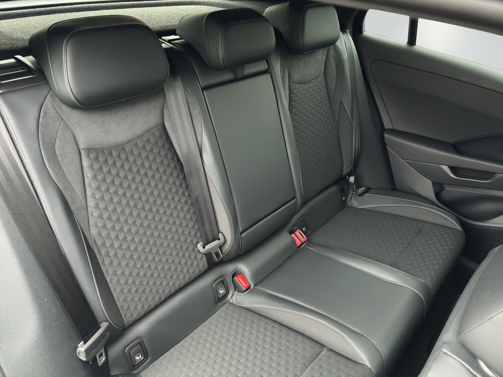 VW T-Roc 1.5 eTSI mHEV R-Line DSG-image-8