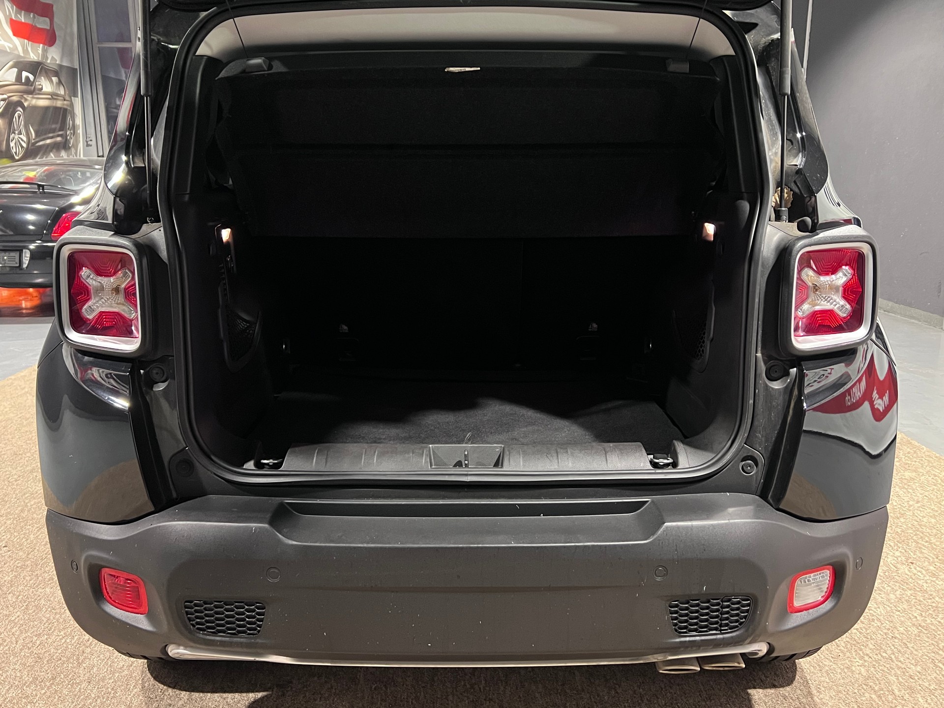 JEEP Renegade 2.0 CRD Freedom Edition AWD 9ATX-image-4