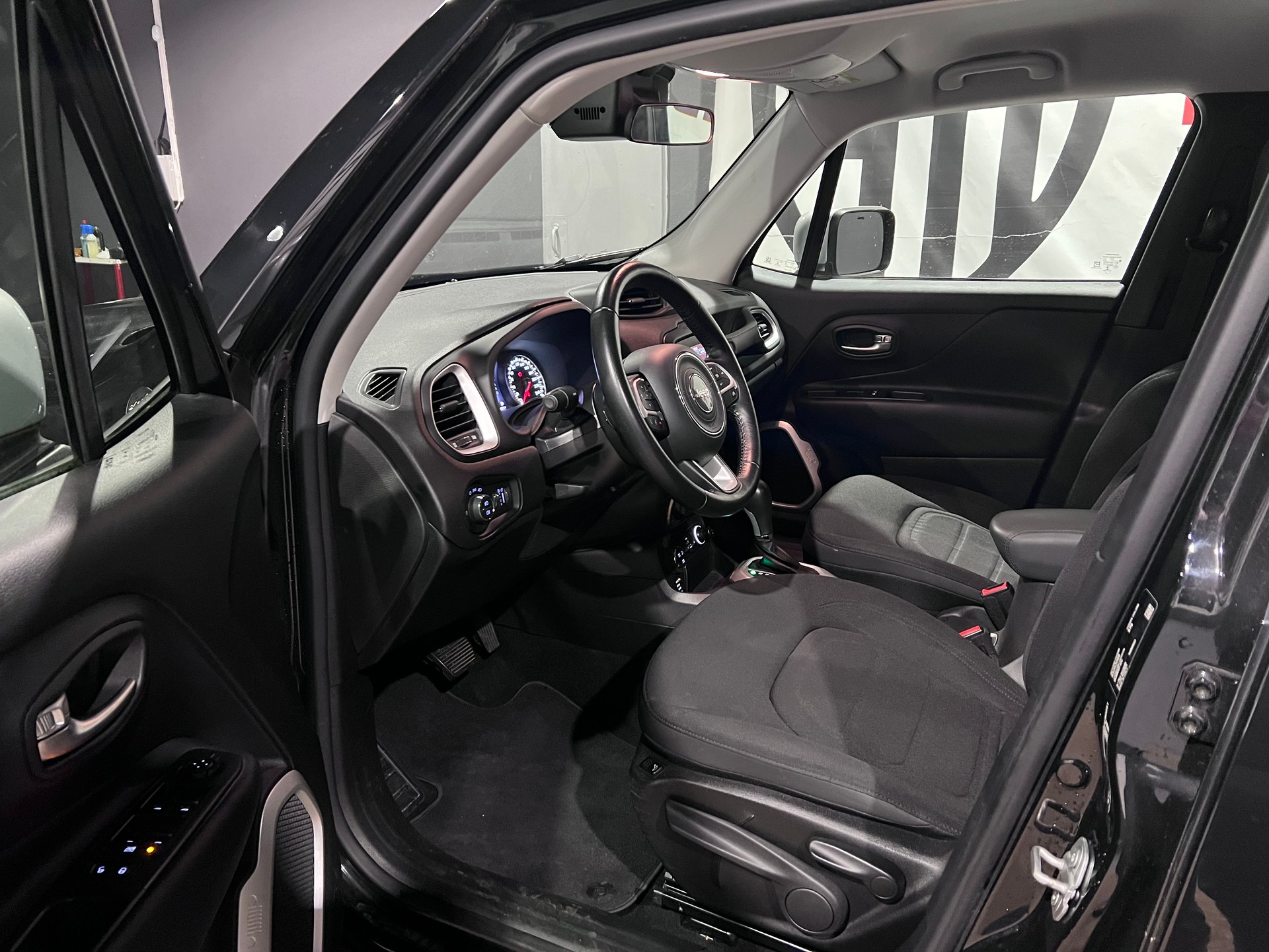 JEEP Renegade 2.0 CRD Freedom Edition AWD 9ATX-image-11
