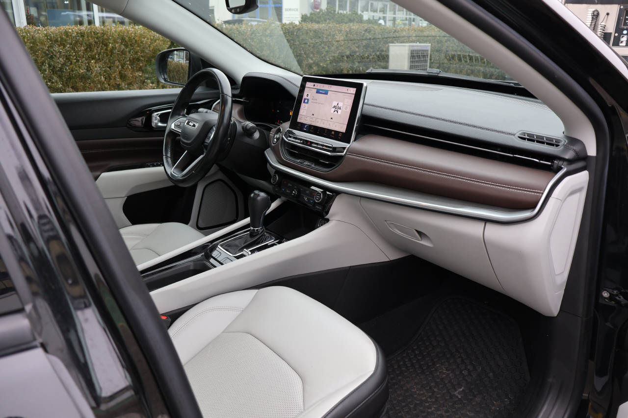 JEEP Compass 1.3 Limited 4xe-image-8