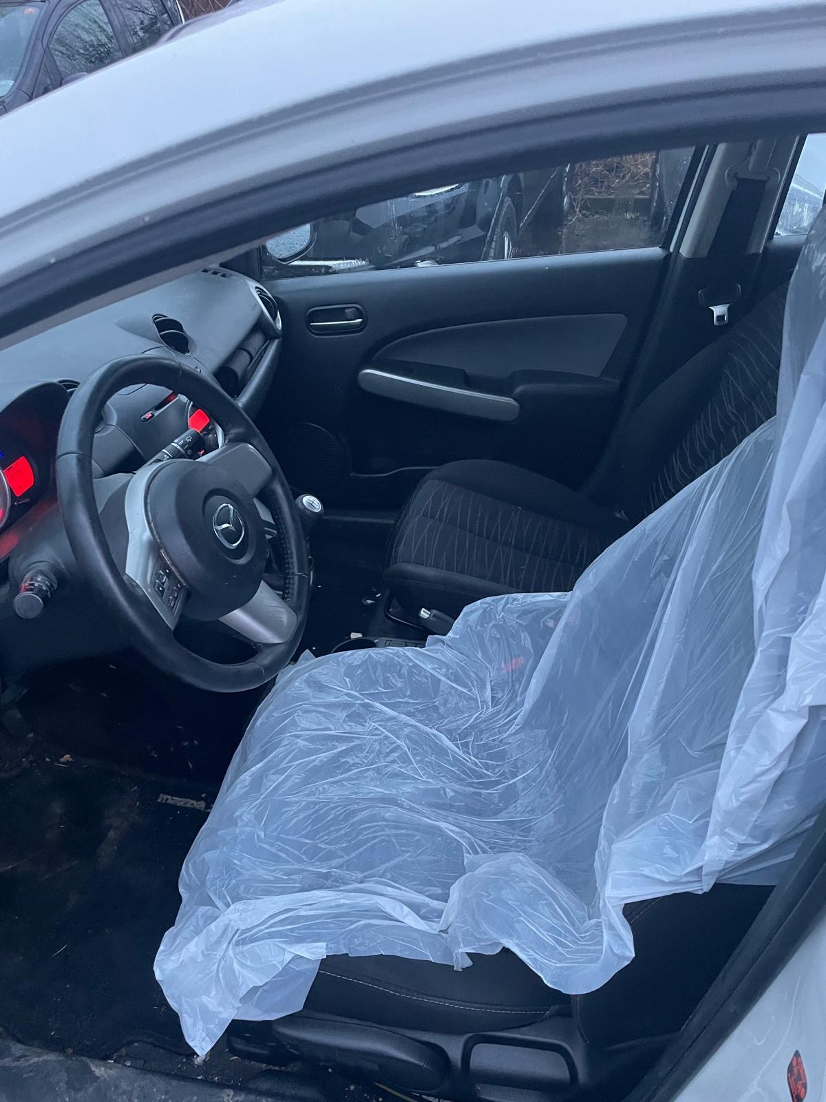 MAZDA 2 1.3i 16V Exclusive-image-9