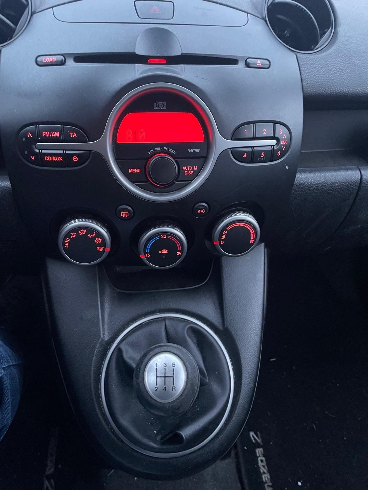 MAZDA 2 1.3i 16V Exclusive-image-8