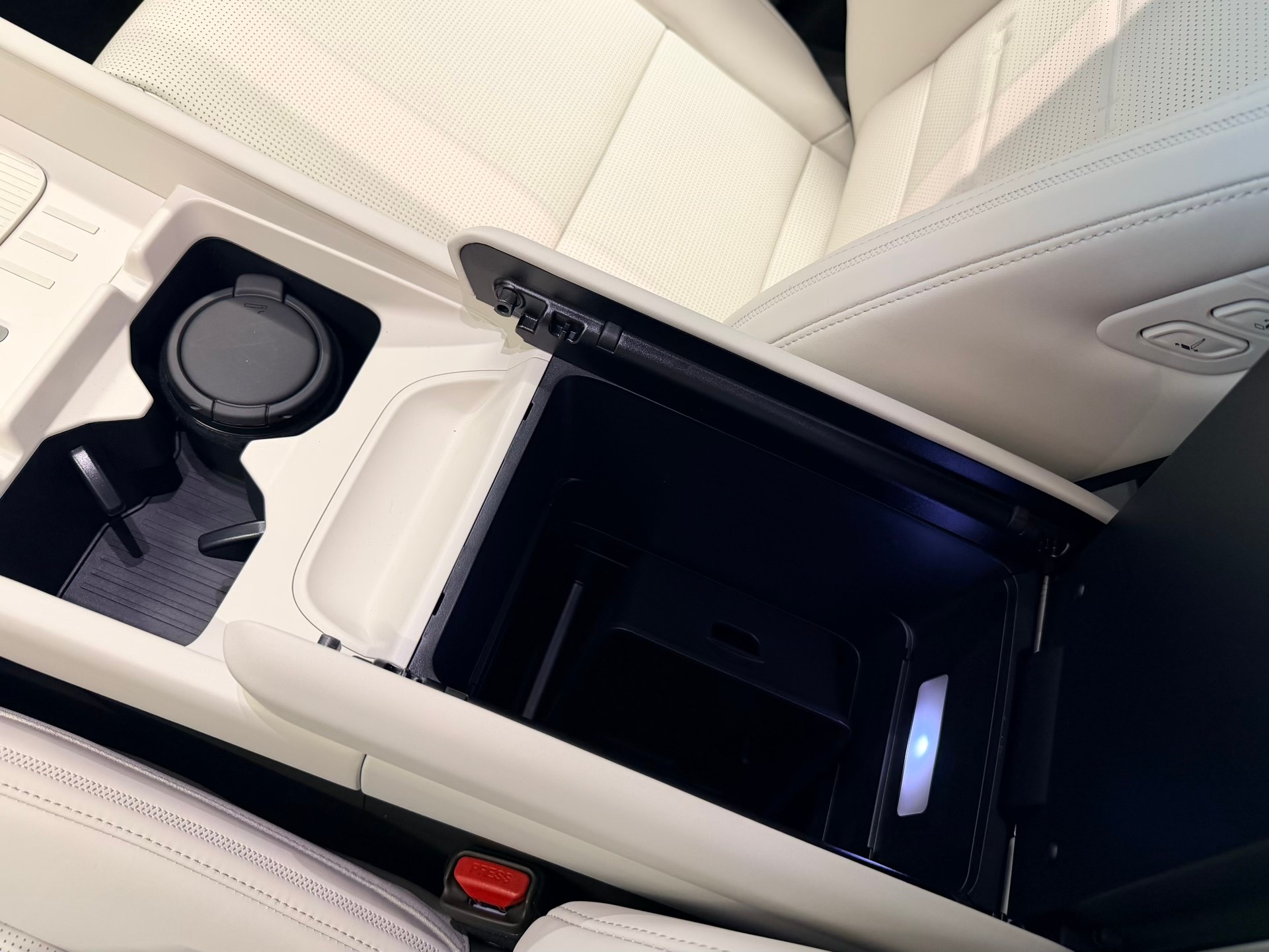 HYUNDAI Santa Fe 1.6 T-GDi PHEV Calligraphy 4WD Automatic-image-28