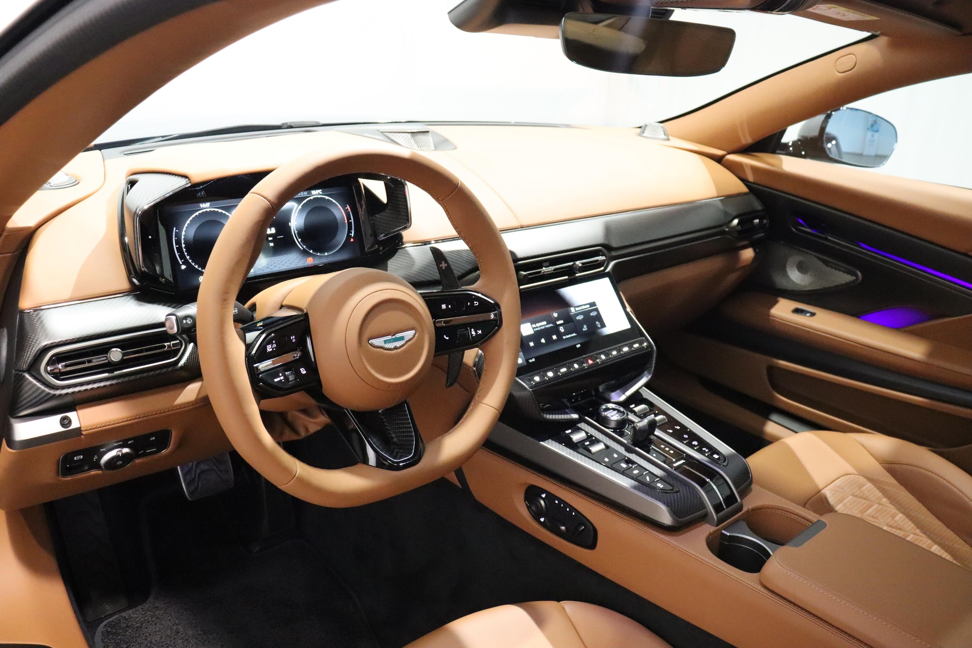 ASTON MARTIN Vanquish 5.2 V12 Bi-Turbo-image-4