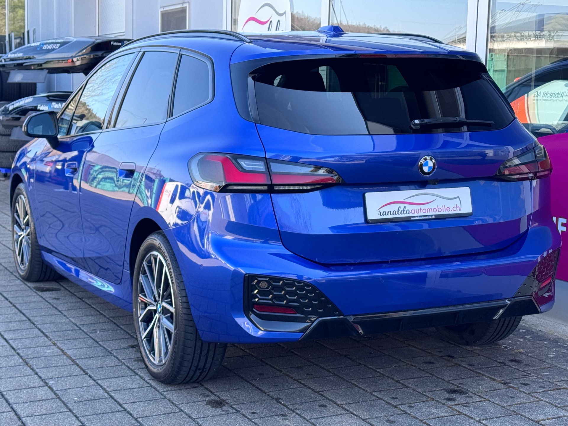 BMW 218d Active Tourer M Sport DKG+LED Scheinwerfer+Navi+ACC+Komfortzugang+Rückfahrkamera+AHK 1'400kg+Werksgarantie+-image-6