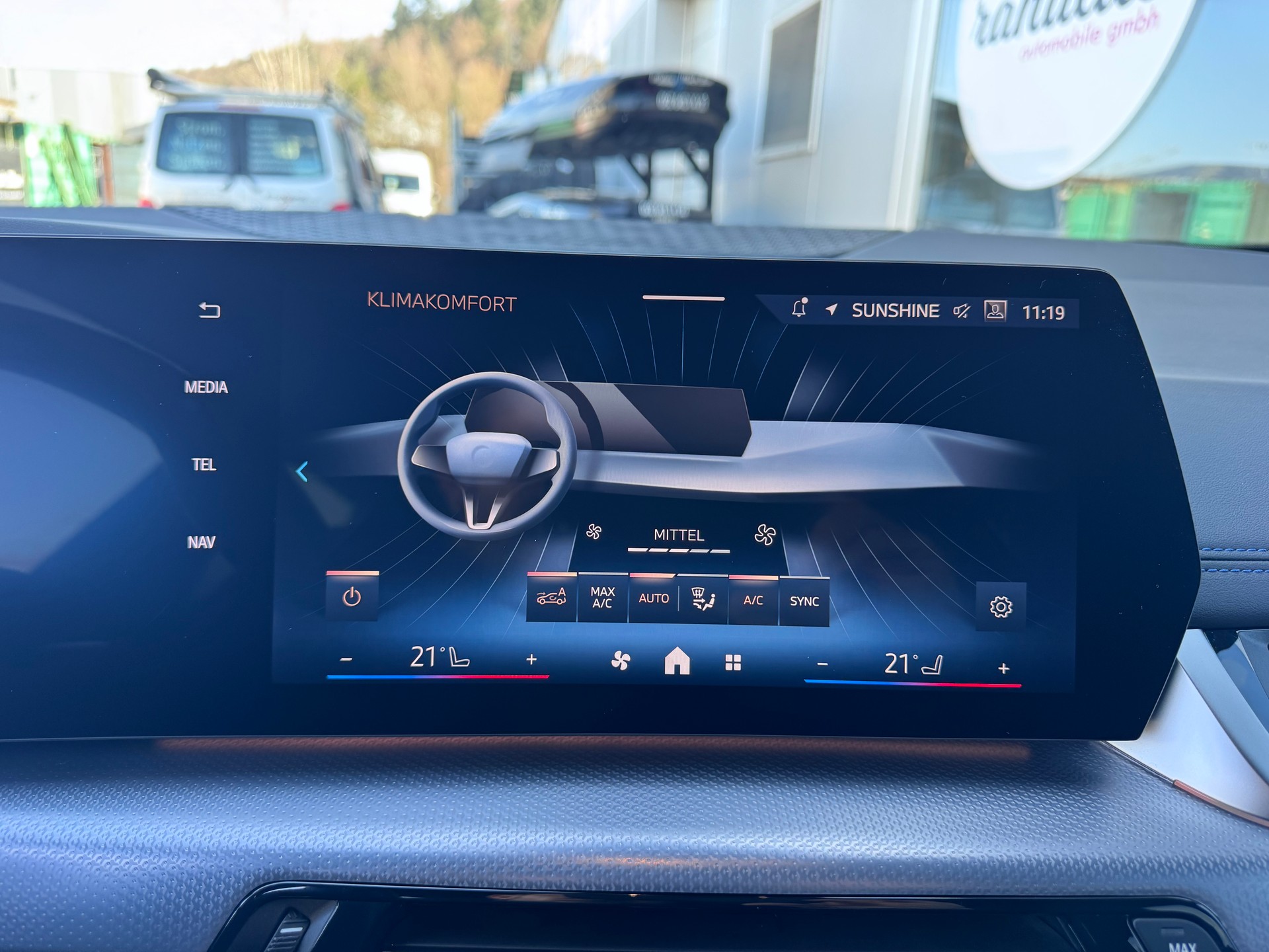 BMW 218d Active Tourer M Sport DKG+LED Scheinwerfer+Navi+ACC+Komfortzugang+Rückfahrkamera+AHK 1'400kg+Werksgarantie+-image-26
