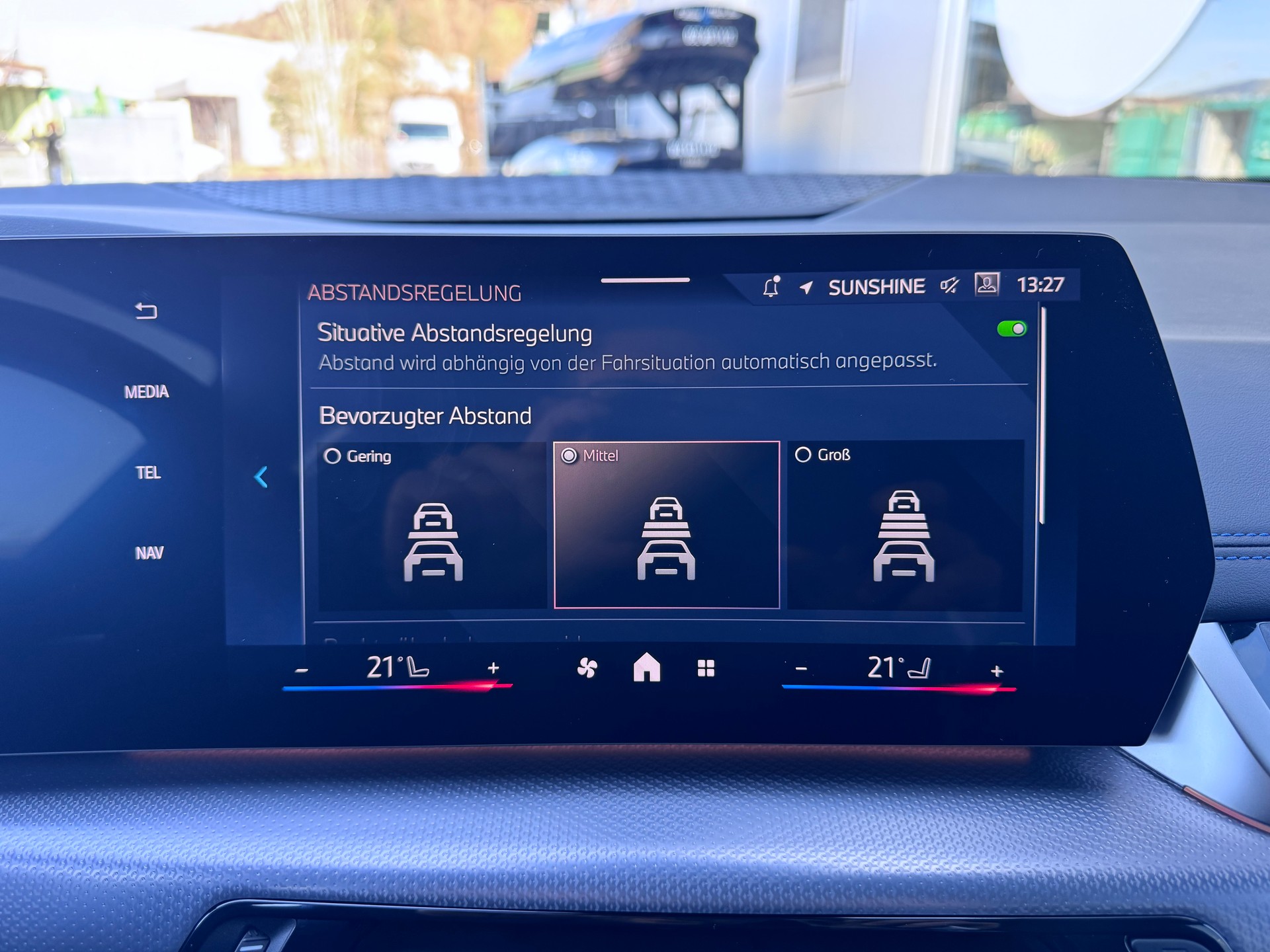 BMW 218d Active Tourer M Sport DKG+LED Scheinwerfer+Navi+ACC+Komfortzugang+Rückfahrkamera+AHK 1'400kg+Werksgarantie+-image-28