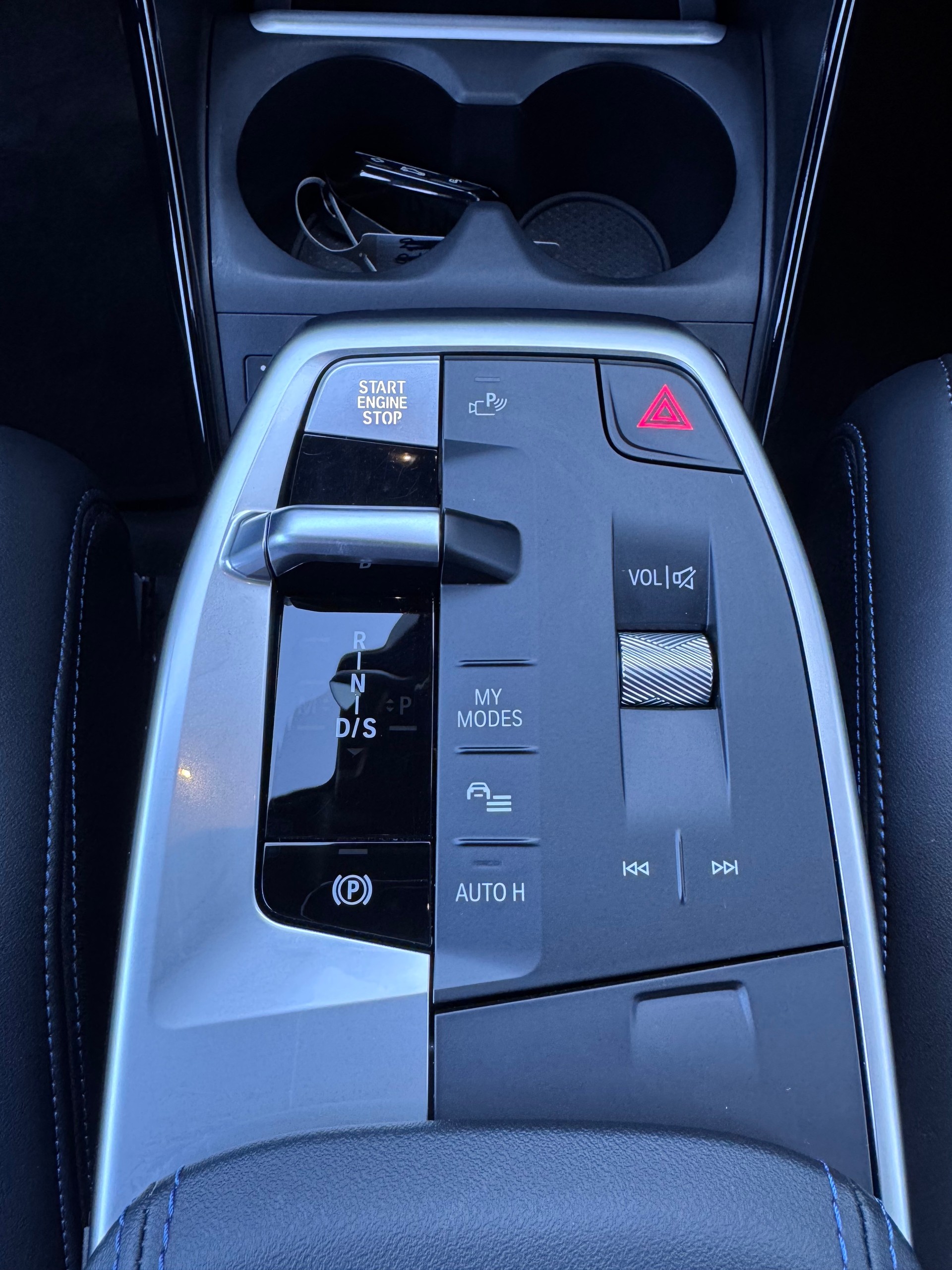 BMW 218d Active Tourer M Sport DKG+LED Scheinwerfer+Navi+ACC+Komfortzugang+Rückfahrkamera+AHK 1'400kg+Werksgarantie+-image-17