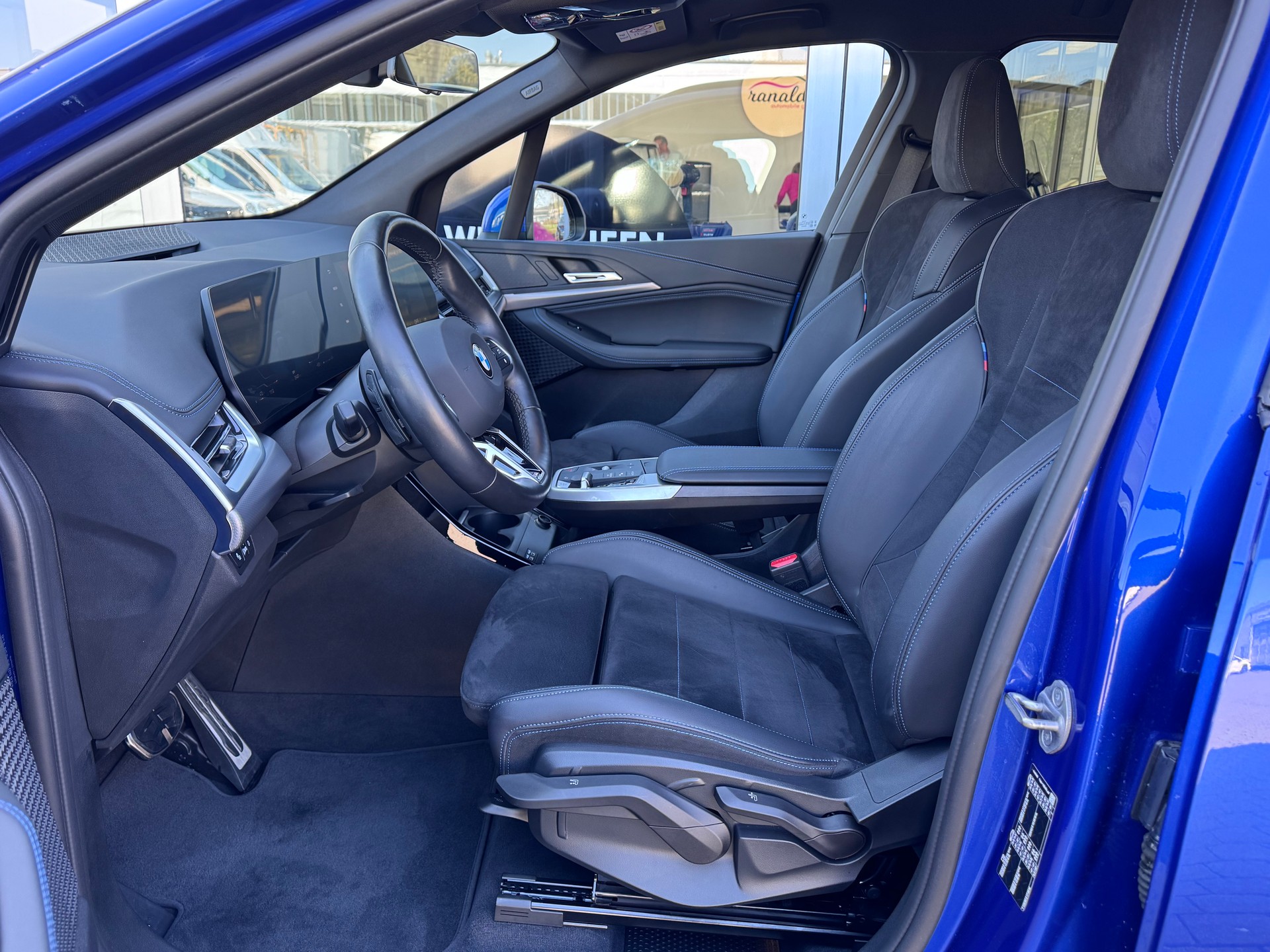 BMW 218d Active Tourer M Sport DKG+LED Scheinwerfer+Navi+ACC+Komfortzugang+Rückfahrkamera+AHK 1'400kg+Werksgarantie+-image-12